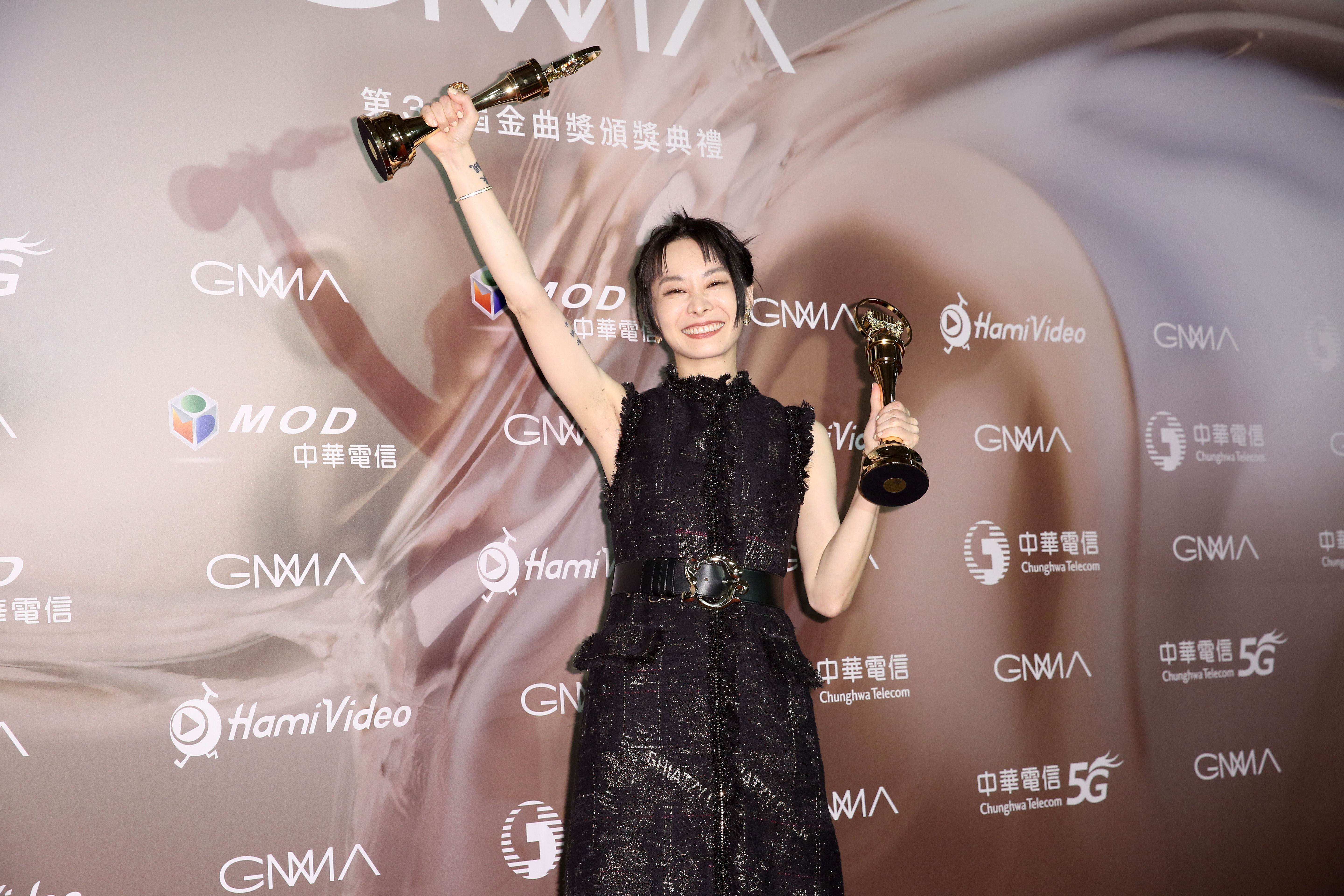 鄭宜農拿下最佳台語專輯和最佳台語女歌手二大獎。