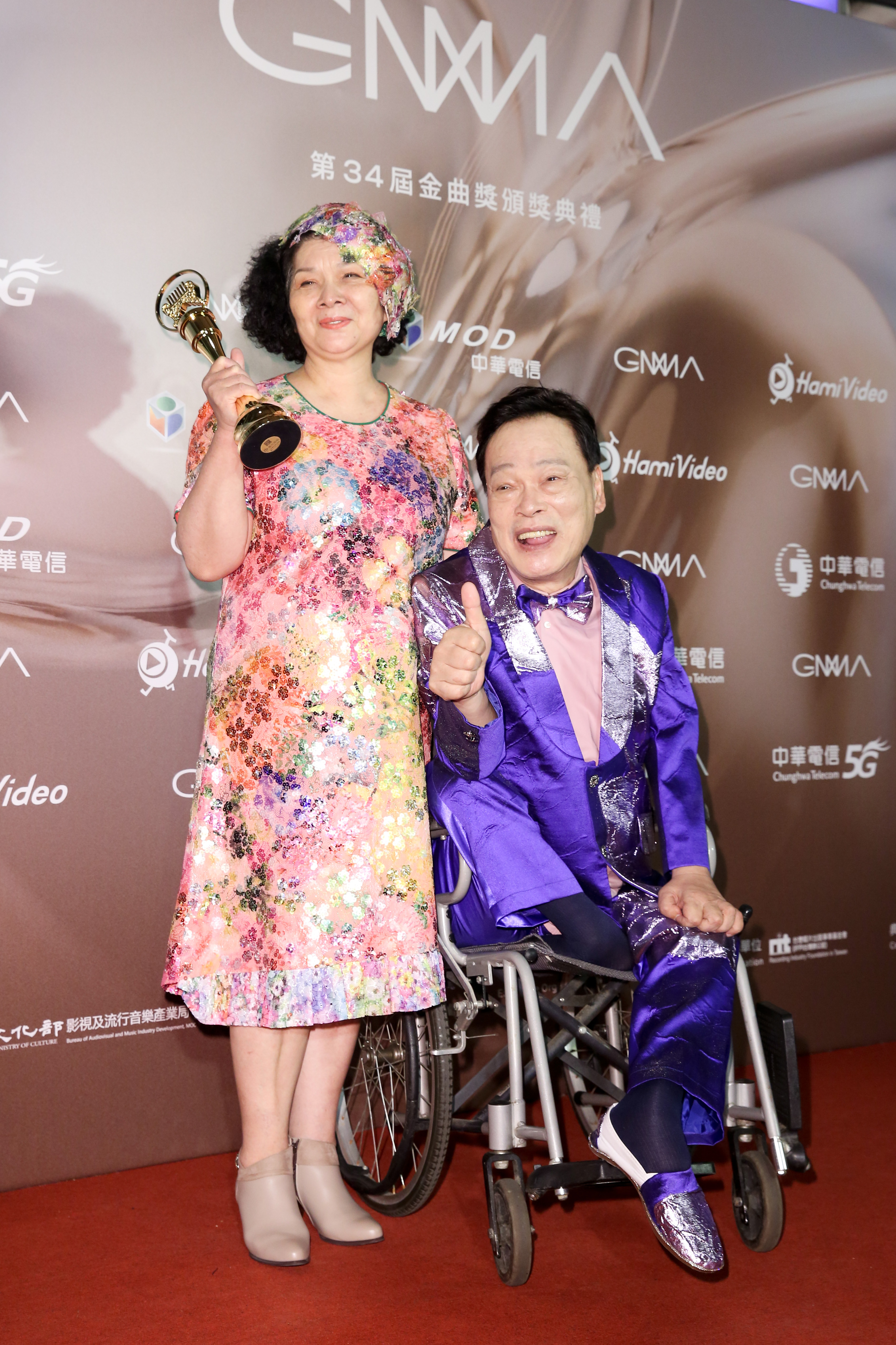 阿吉仔感謝老婆淑美一路相伴。