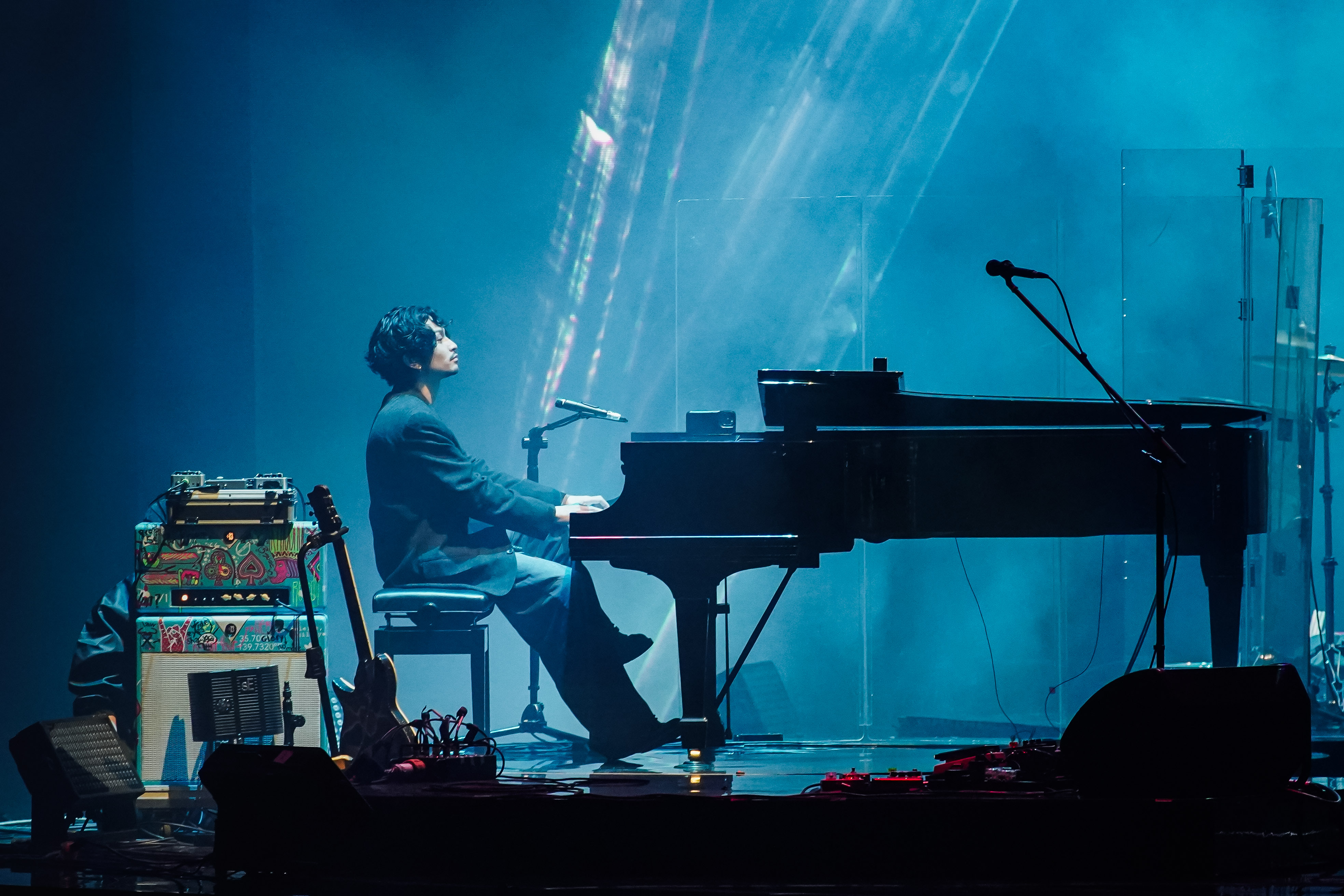 日本搖滾天團「King Gnu」壓軸登上金曲舞台。（台視提供）