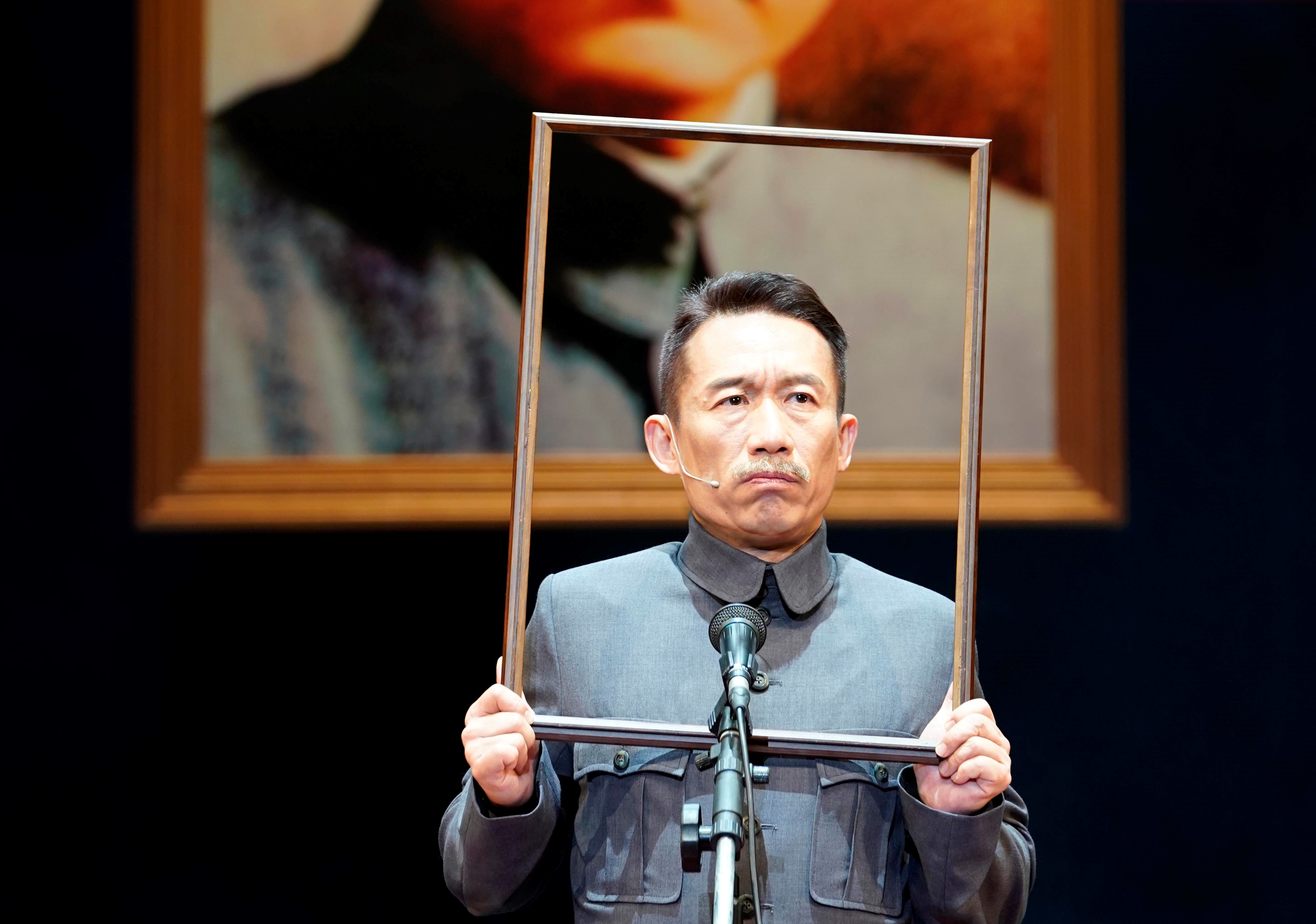 郭子乾開場國父扮相吸睛，這次加演也將有總統大選候選人的模仿。(全民大劇團提供)