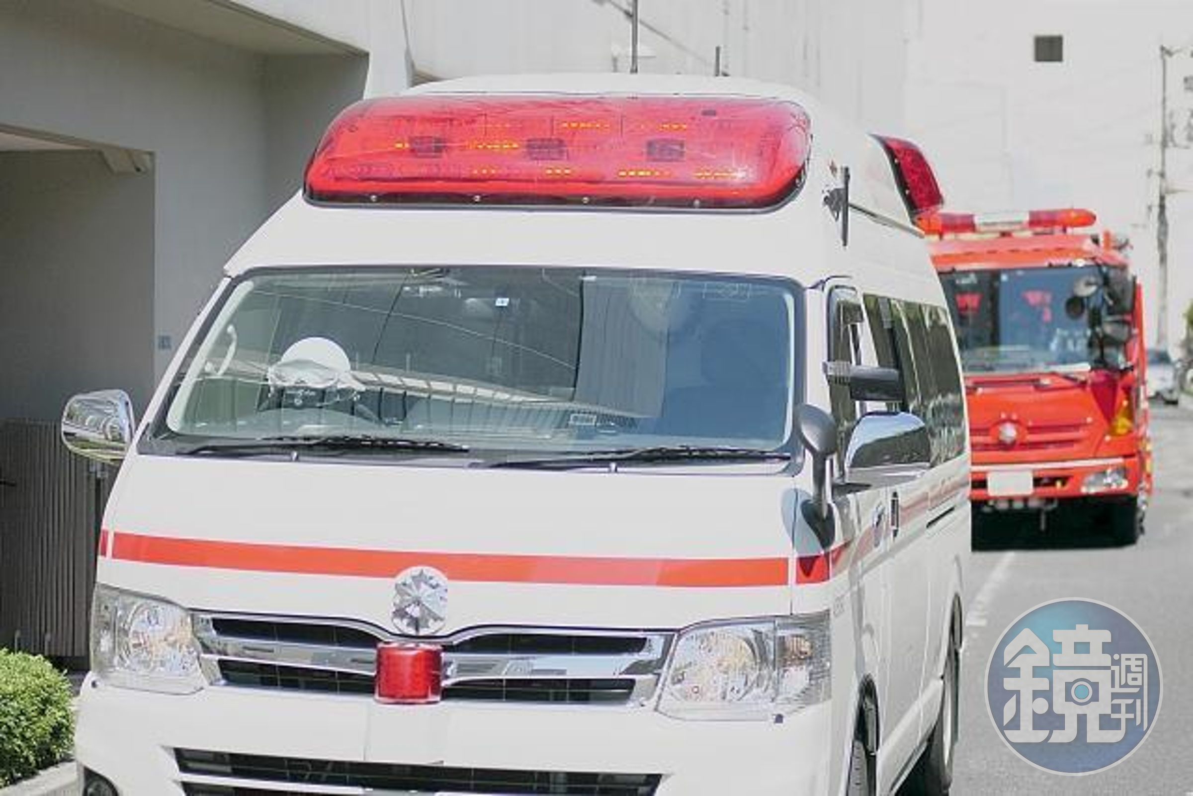 二名17、19歲少女從高樓墜下,19歲少女送醫搶救不治,17歲少女經急救已恢復意識。(翻攝photoAC)