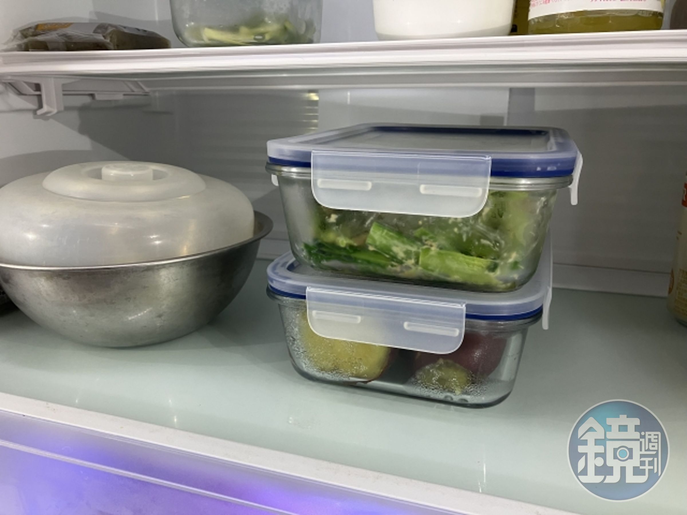 有些人的冰箱會塞得滿滿滿的,這樣其實很耗電,也容易讓食材壞得更快。(示意圖,photoAC)