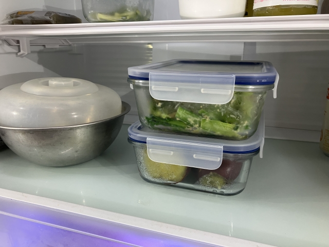 有些人的冰箱會塞得滿滿滿的，這樣其實很耗電，也容易讓食材壞得更快。（示意圖，photoAC）