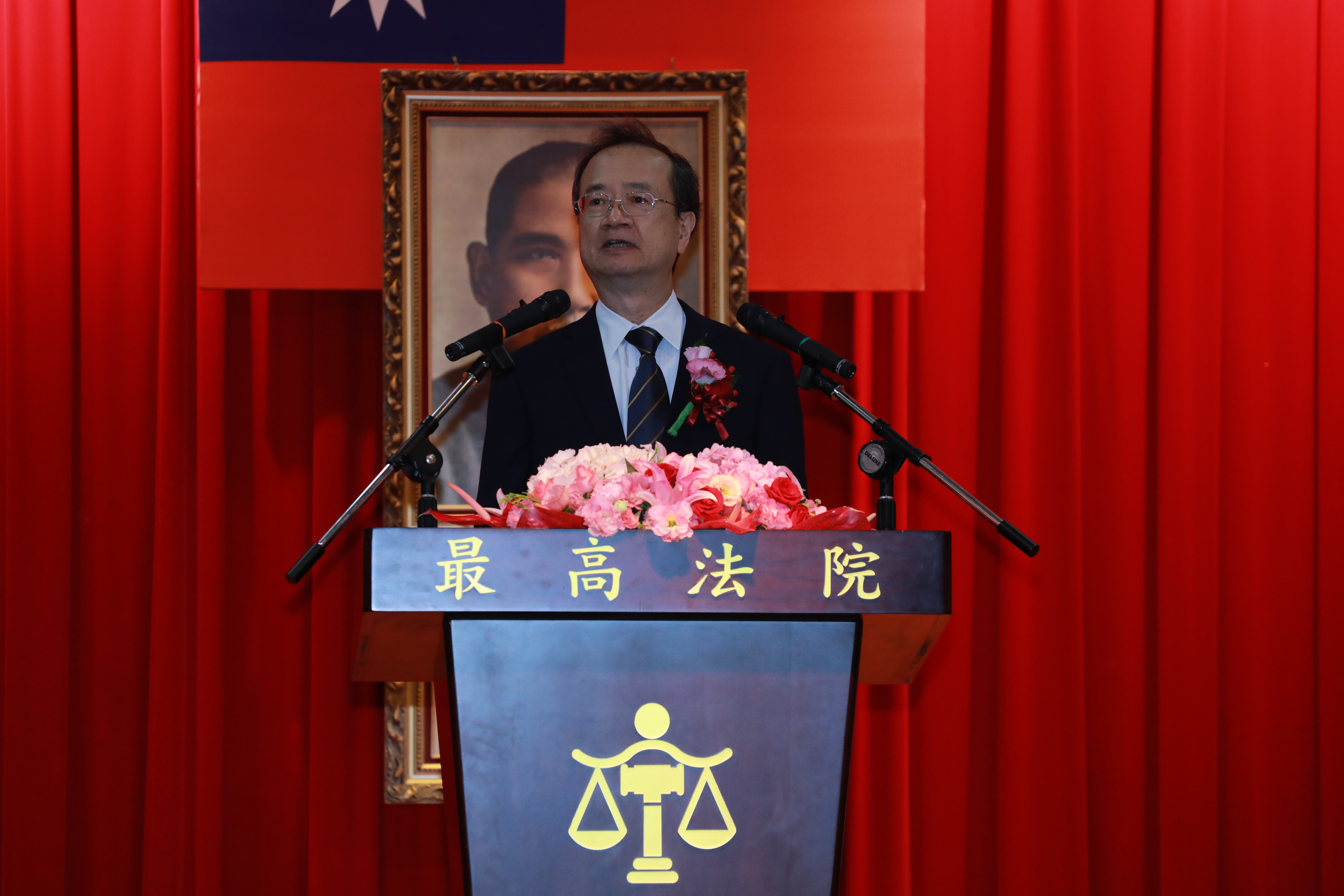 司法院長許宗力在石木欽案及李伯道性騷案錯失重建司法信用好時機。