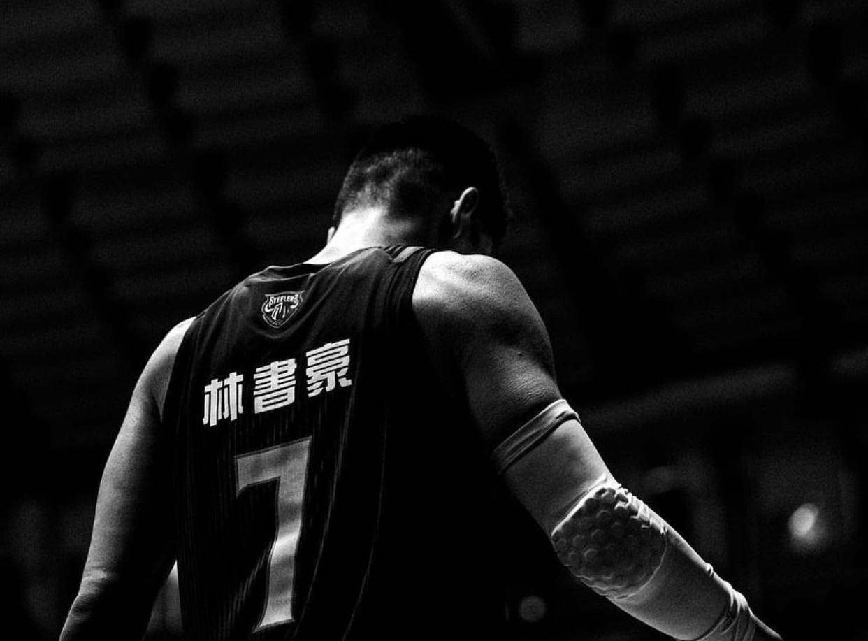 林書豪昨深夜發文，除了喊話台灣球迷外，還表示將繼續征戰籃壇1年，但未決定去哪裡。（翻攝自林書豪臉書）