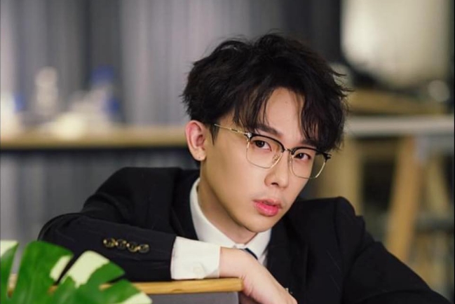 百萬YouTube「反骨男孩」團長酷炫，百萬YouTube「反骨男孩」團長酷炫，日前被網紅「星宣」發文控訴，偷拍私密片、將影片分享他人嘲笑。（翻攝自酷炫臉書）