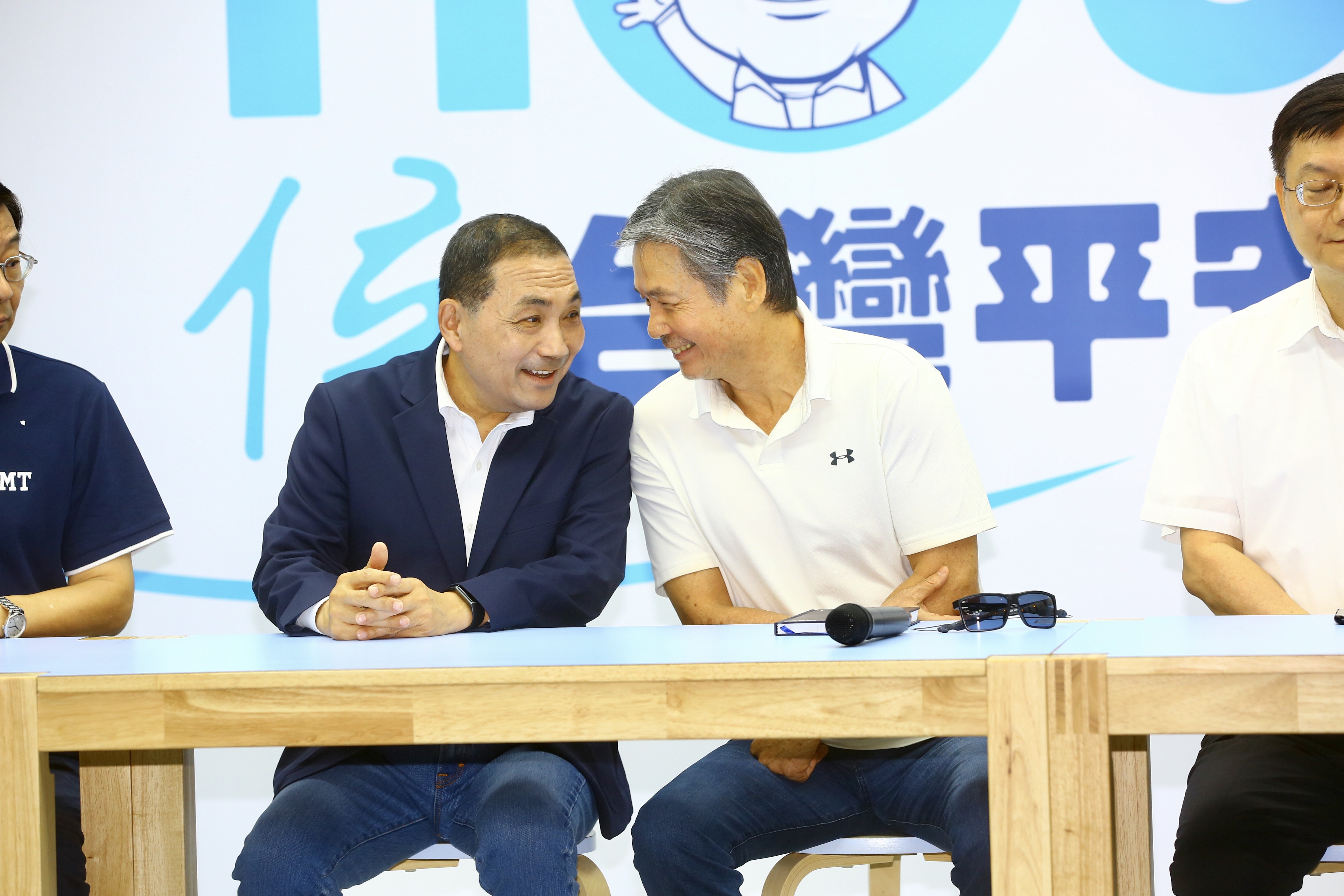 綠委分析，金溥聰操盤侯友宜團隊後，為了討好深藍選民，不管會把侯友宜的臉打多腫，都要進行到底。