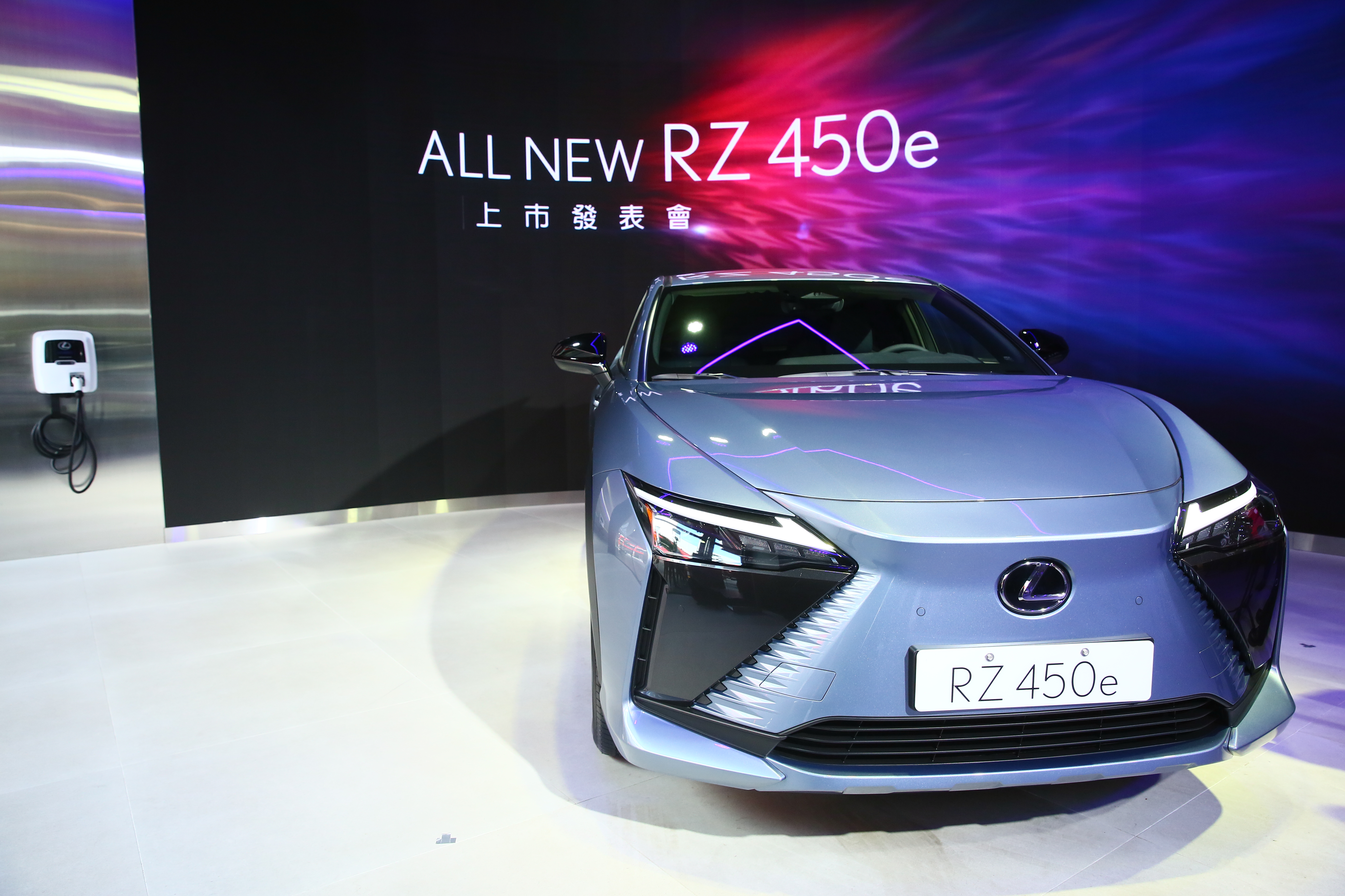 Lexus連續5個月超越賓士拿下豪華進口車冠軍，準備挑戰全年王座。圖為Lexus Rz450e上市發表會。