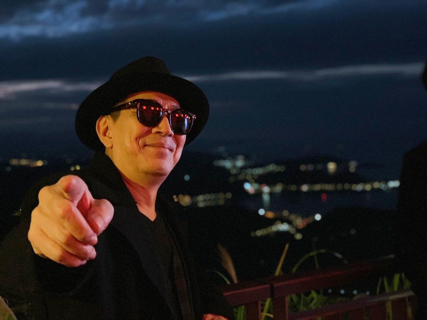 高捷遭澎湖海鮮餐廳濫用合照打廣告，發聲明表示已與律師聯繫，研擬法律追訴。（翻攝自高捷臉書）