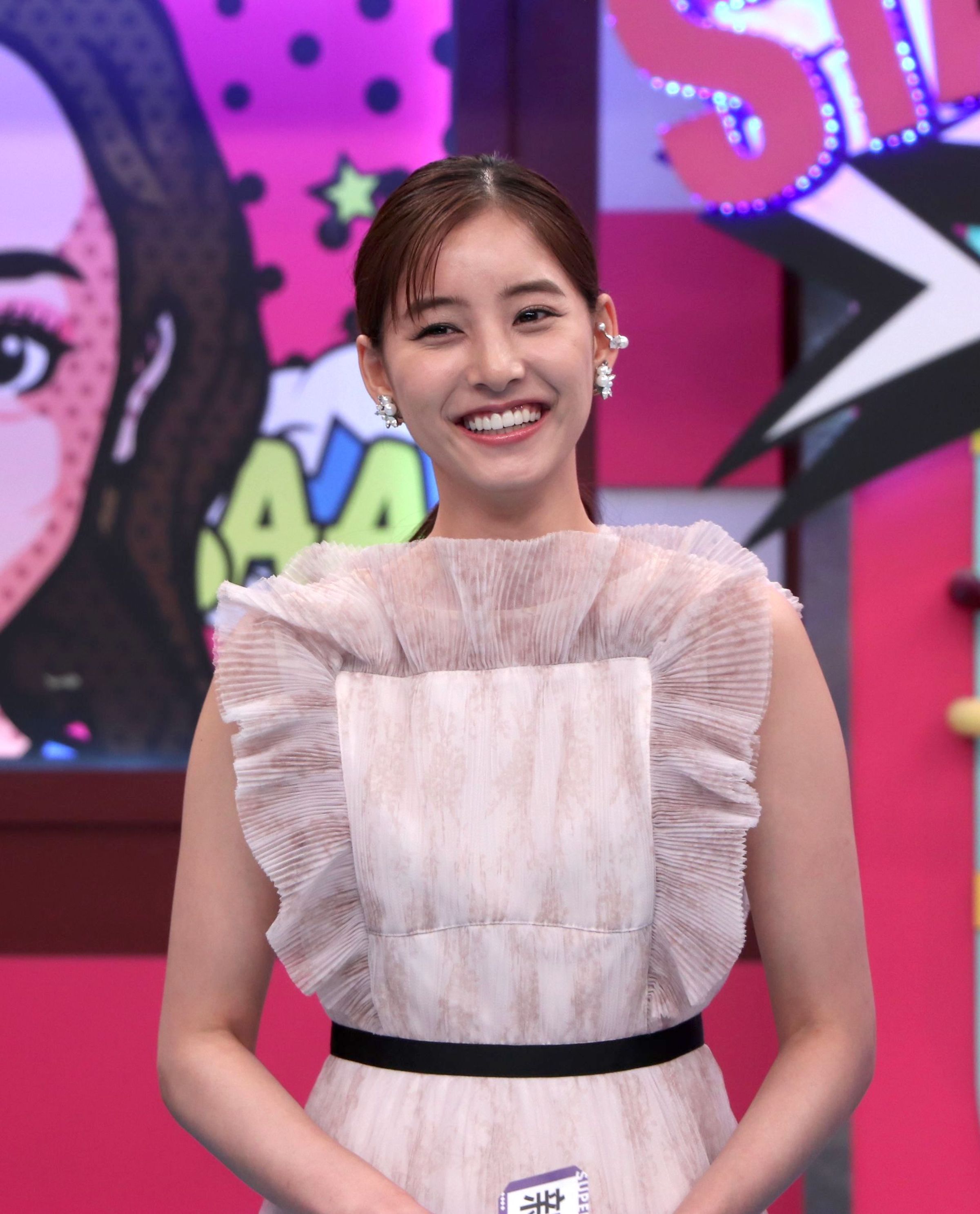新木優子錄影被吳宗憲逗樂。（中天提供）