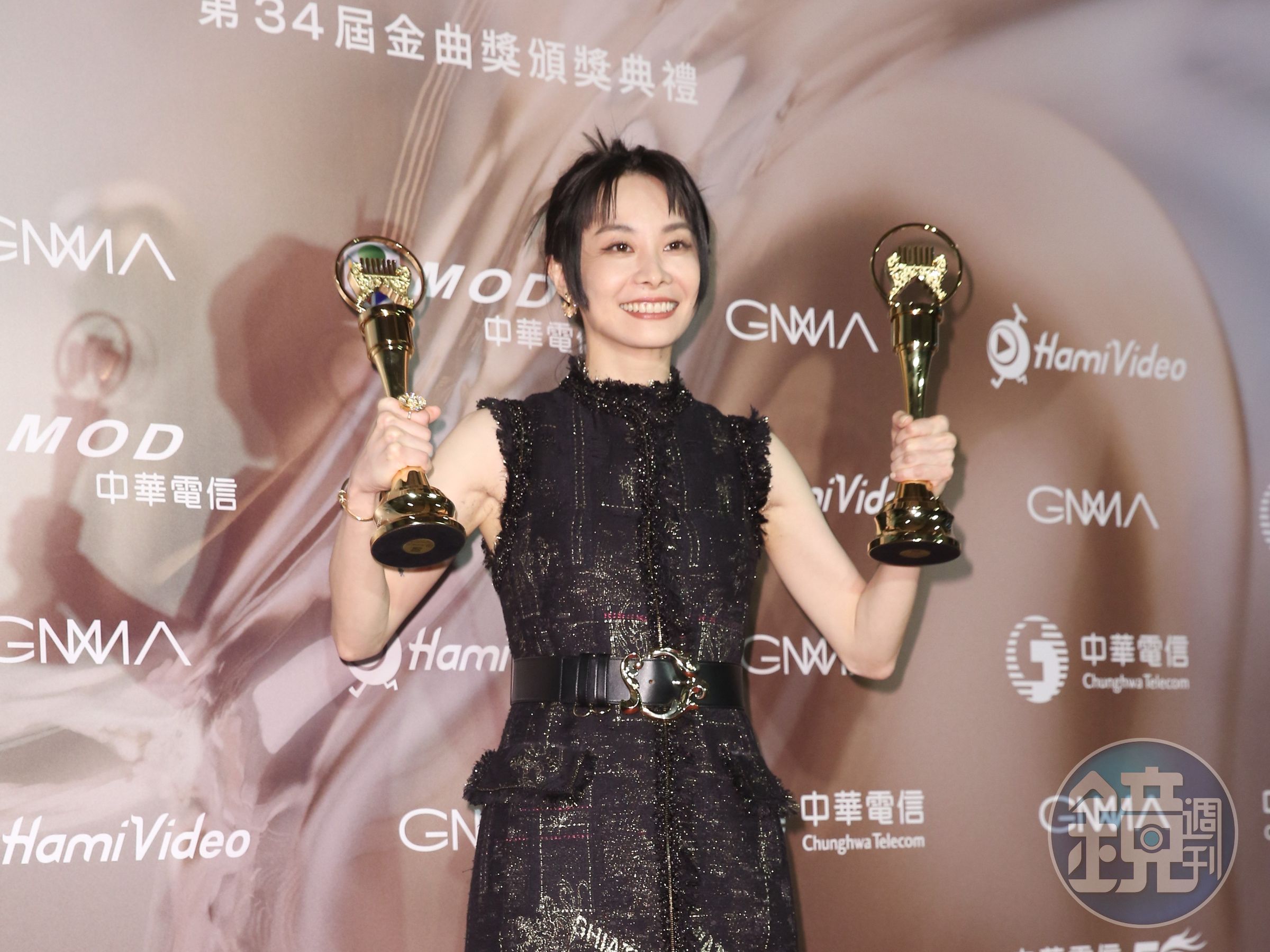 鄭宜農獲金曲34台語歌后及台語專輯肯定。