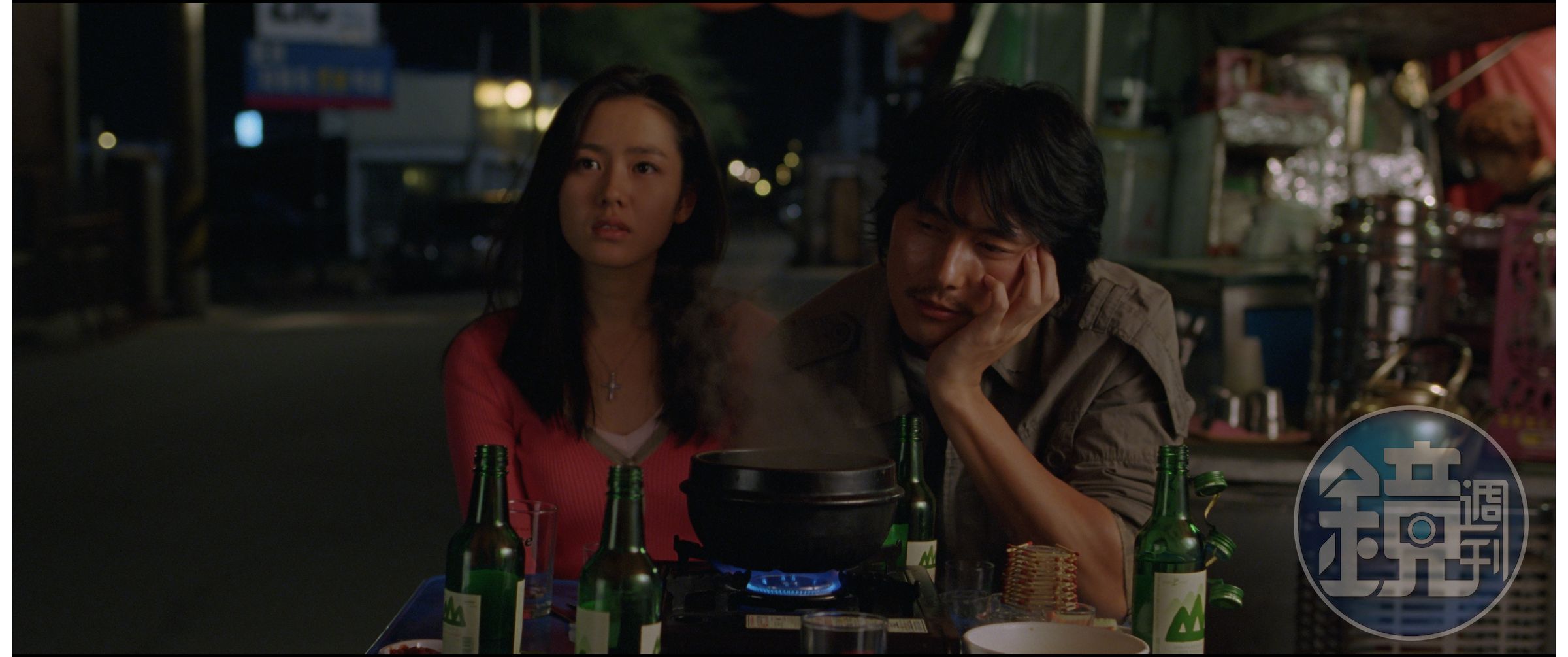 由孫藝真(左)搭檔鄭雨盛主演的電影《腦海中的橡皮擦》有許多甜蜜場景和台詞都在上映時引發熱烈討論。(甲上娛樂提供)