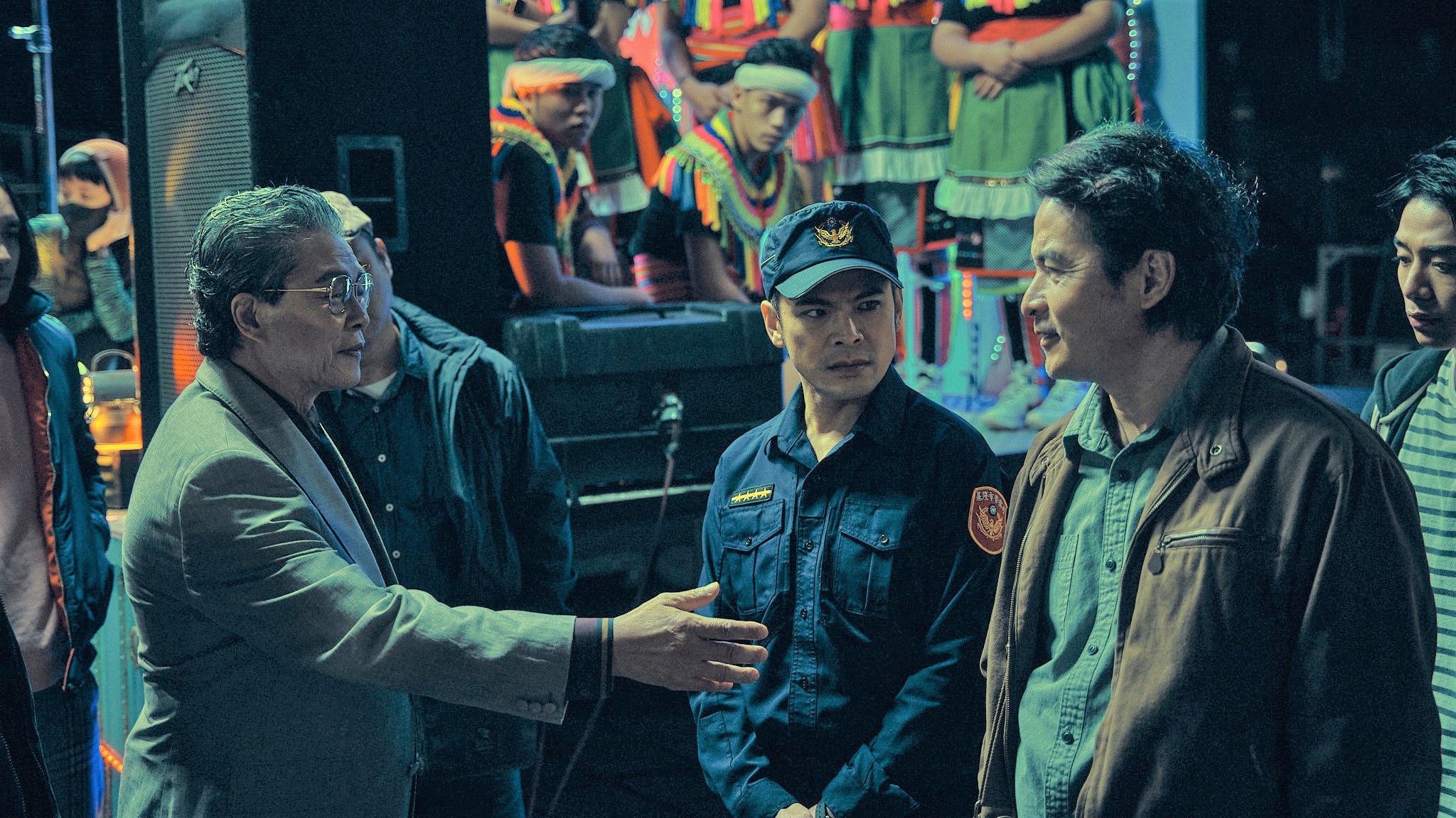 楊烈（左）戲裡老謀深算和李銘順對手相當精彩。（鏡文學提供）