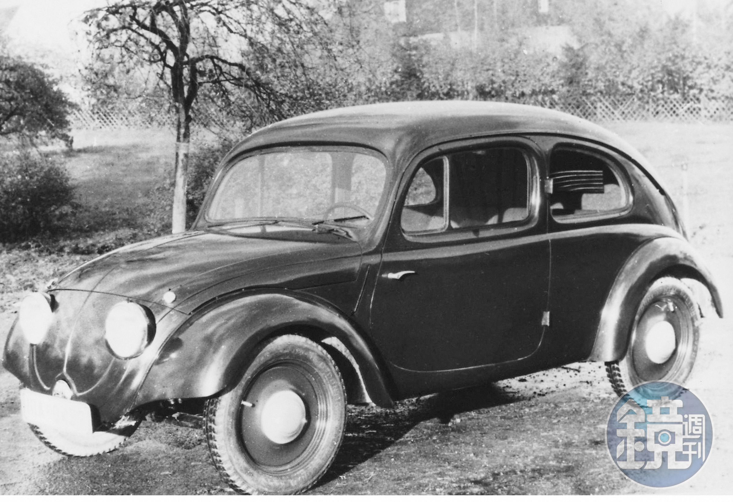 Ferdinand Porsche受納粹德國政府交付的第一個任務，就是在1935年所發表的國民車 「Volkswagen」，也是之後一代傳奇Volkswagen Beetle「金龜車」的前身。