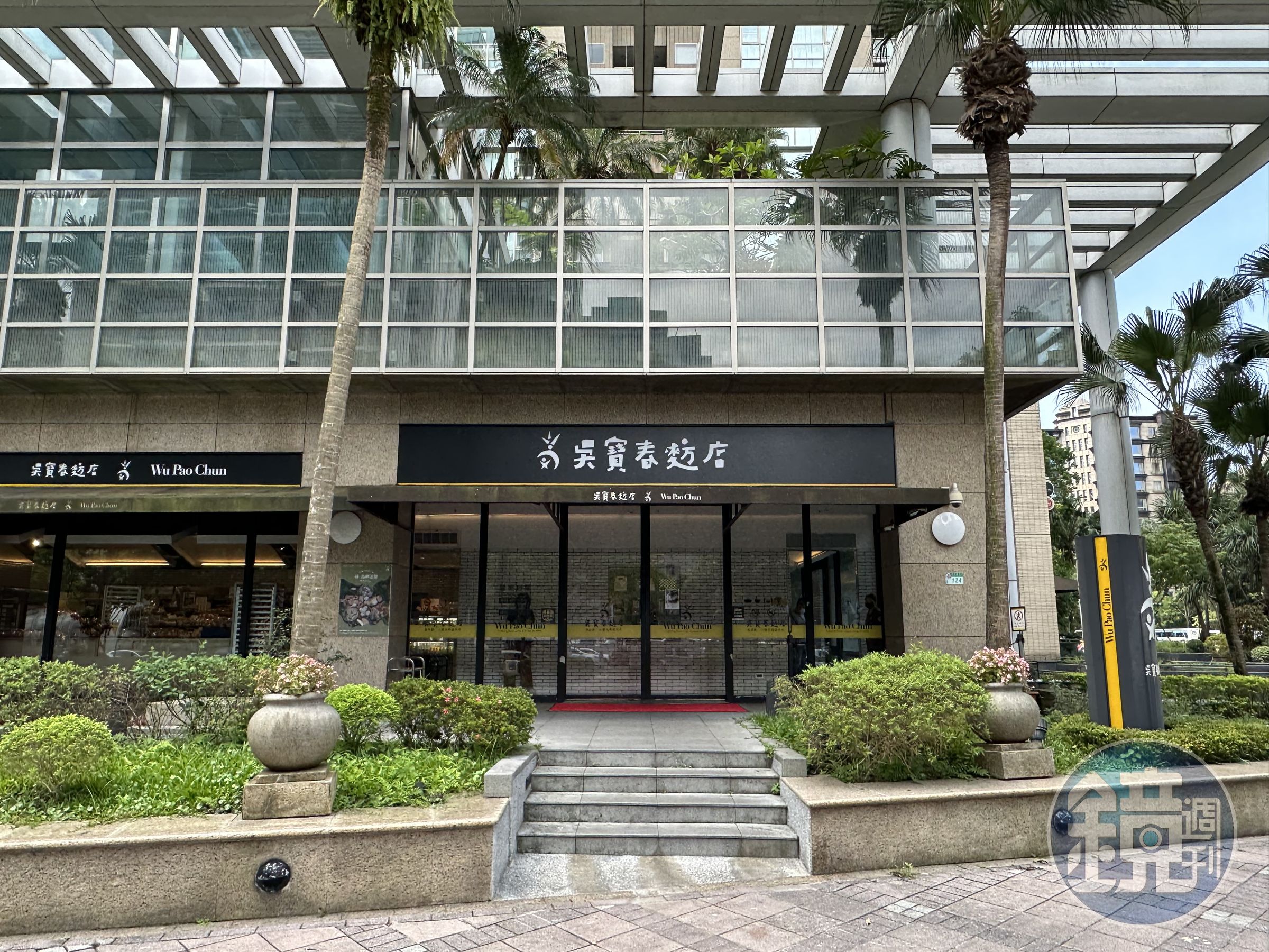 全台的「吳寶春麥方店」都可以買到新推出的小米麵包，限期供應到7月31日。