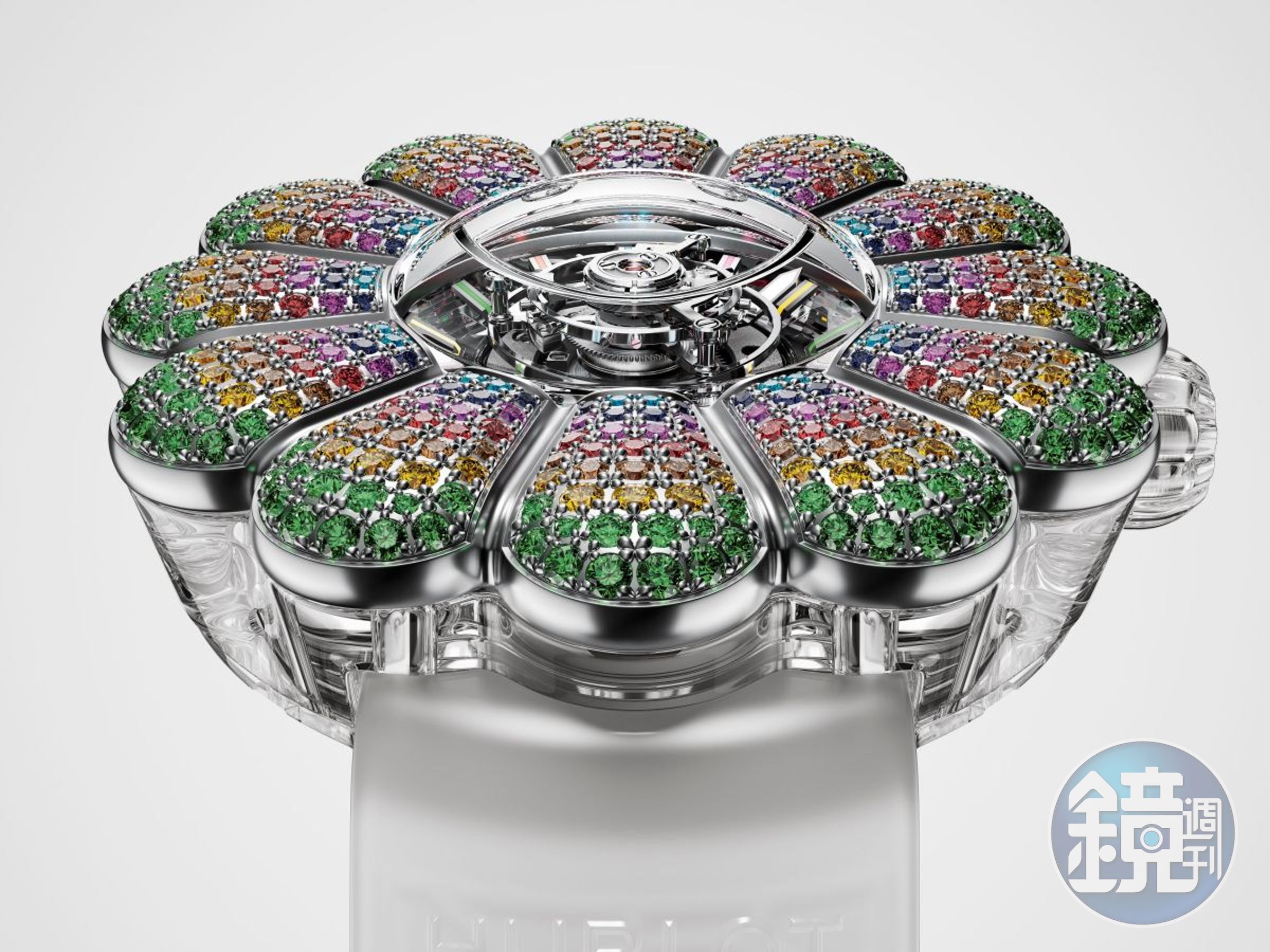HUBLOT團隊開發全新機芯，設計出垂直布局的立體輪系，大型陀飛輪擒縱結構被拉高在最上層，發條盒和齒輪系則位於其下方。©TM/KK