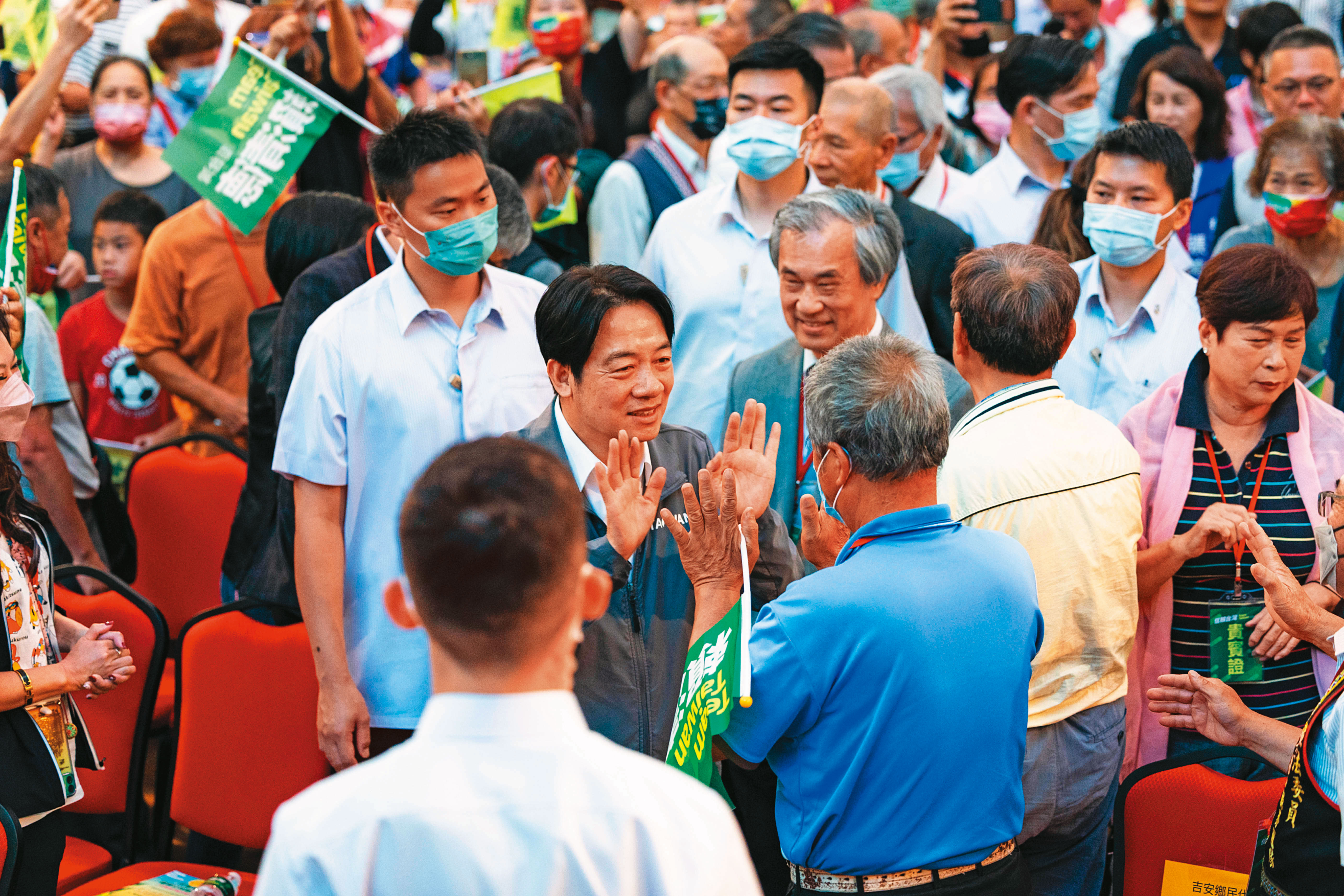 賴清德民調暫居第一,坐二望一的柯文哲選戰策略已定調「柯賴對決」。(賴清德團隊提供)