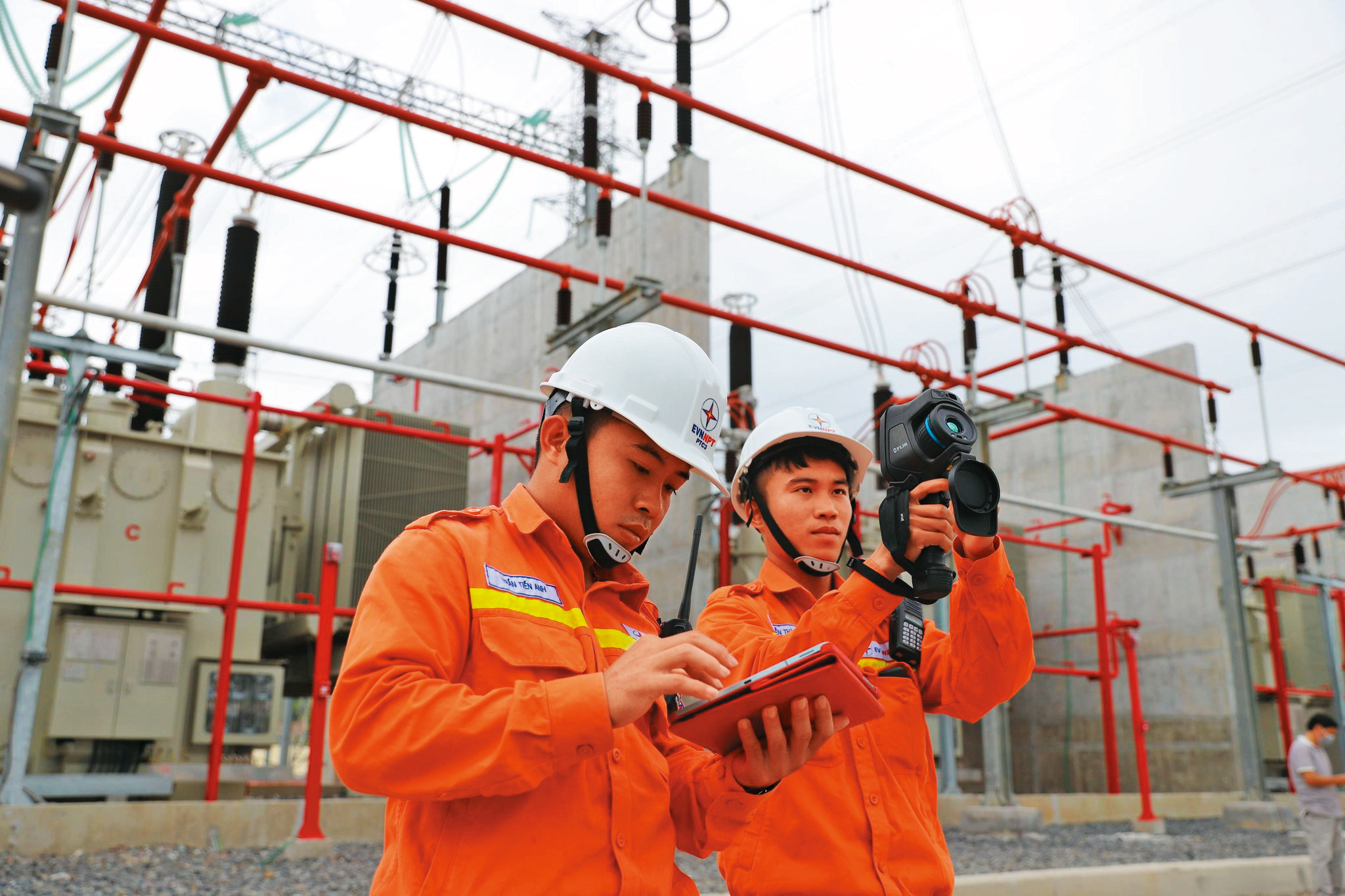 近期越南因為天氣炎熱，用電量大增，部分企業已接到輪流供電通知。（翻攝自越南電力公司臉書）