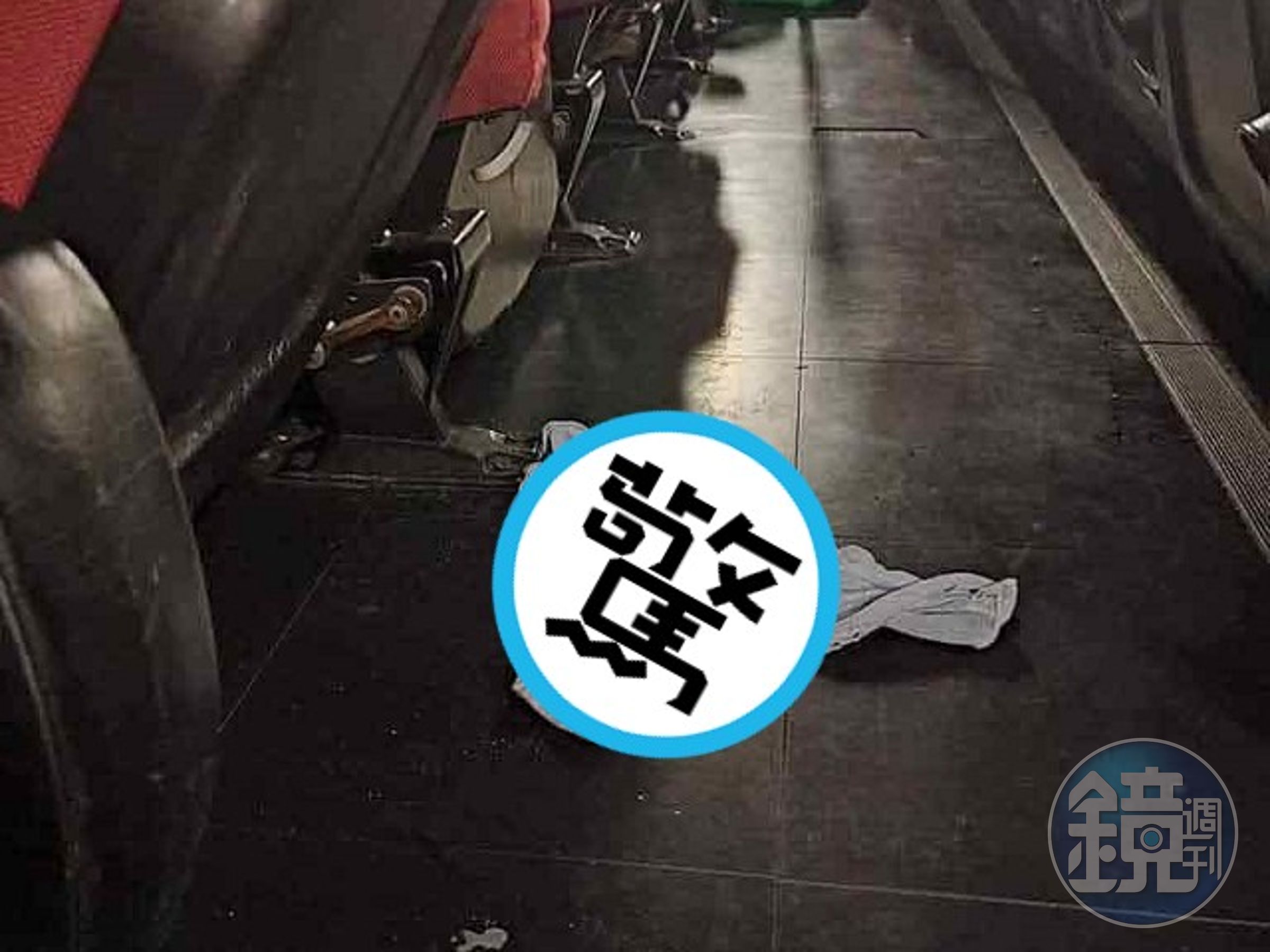 這條原味內褲是誰的啦？遺留電影院引遐想，網友狂猜「鬆」一下。（翻自《中國報》）