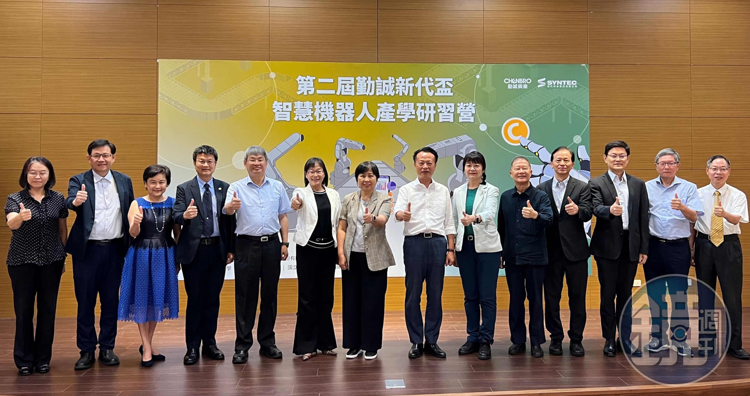 勤誠興業與控制器大廠新代科技合辦的智慧機器人產學研習營,今日於中正大學進行開幕式並共同簽署合作意向書。(勤誠興業提供)