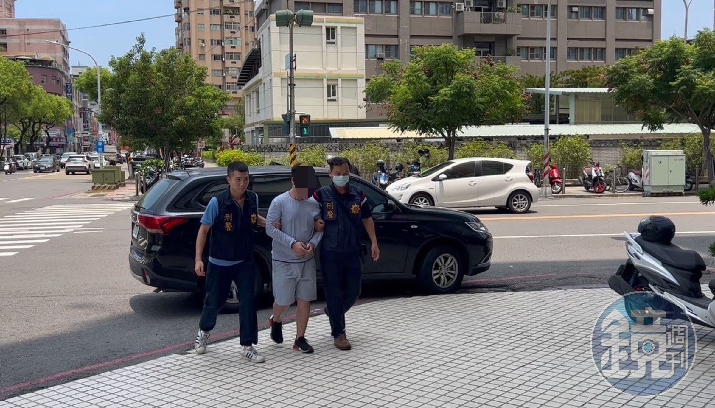 27歲黃姓男子假賣演唱會門票詐騙歌迷，警方初步清查得手25萬，將他拘提到案。（翻攝畫面）