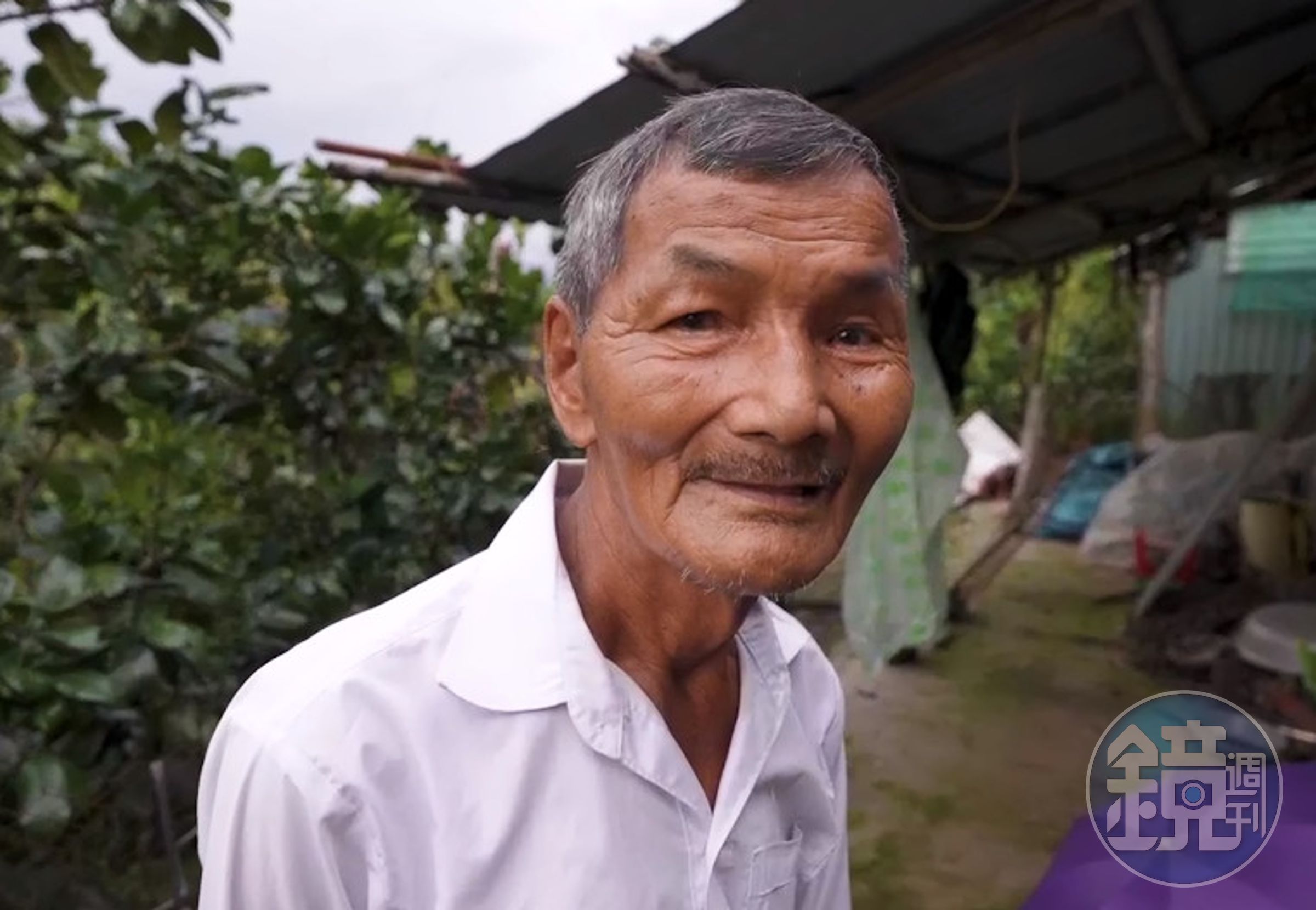 越南80歲老翁泰玉自稱已經60年沒睡過覺。(翻攝YT頻道「Drew Binsky」)