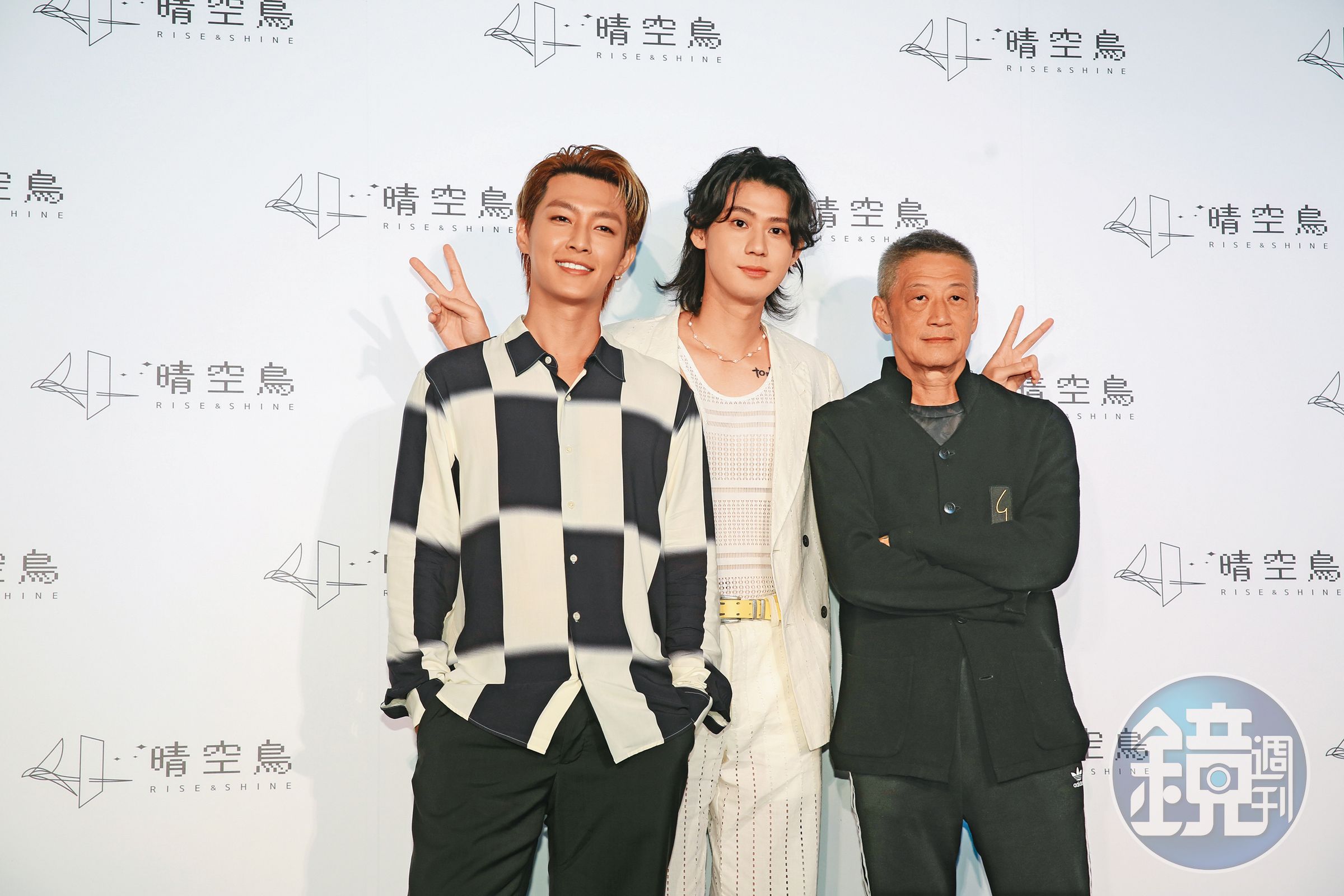 炎亞綸（左）6月初還擴大事業版圖，經營經紀公司簽下李玉璽（中）。右為李亞明。