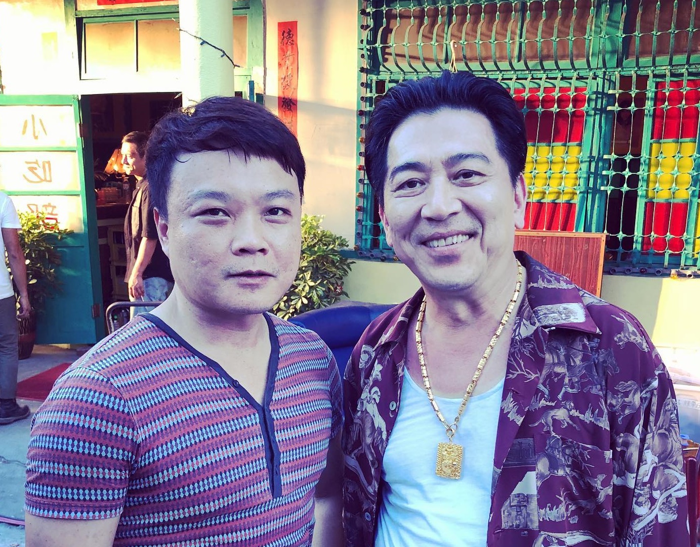 經過高捷（右）及經紀人留言警告，葉韓毅（左）仍不將合照撤下，甚至還PO新的文嘲諷對方。（翻攝自葉韓毅臉書）