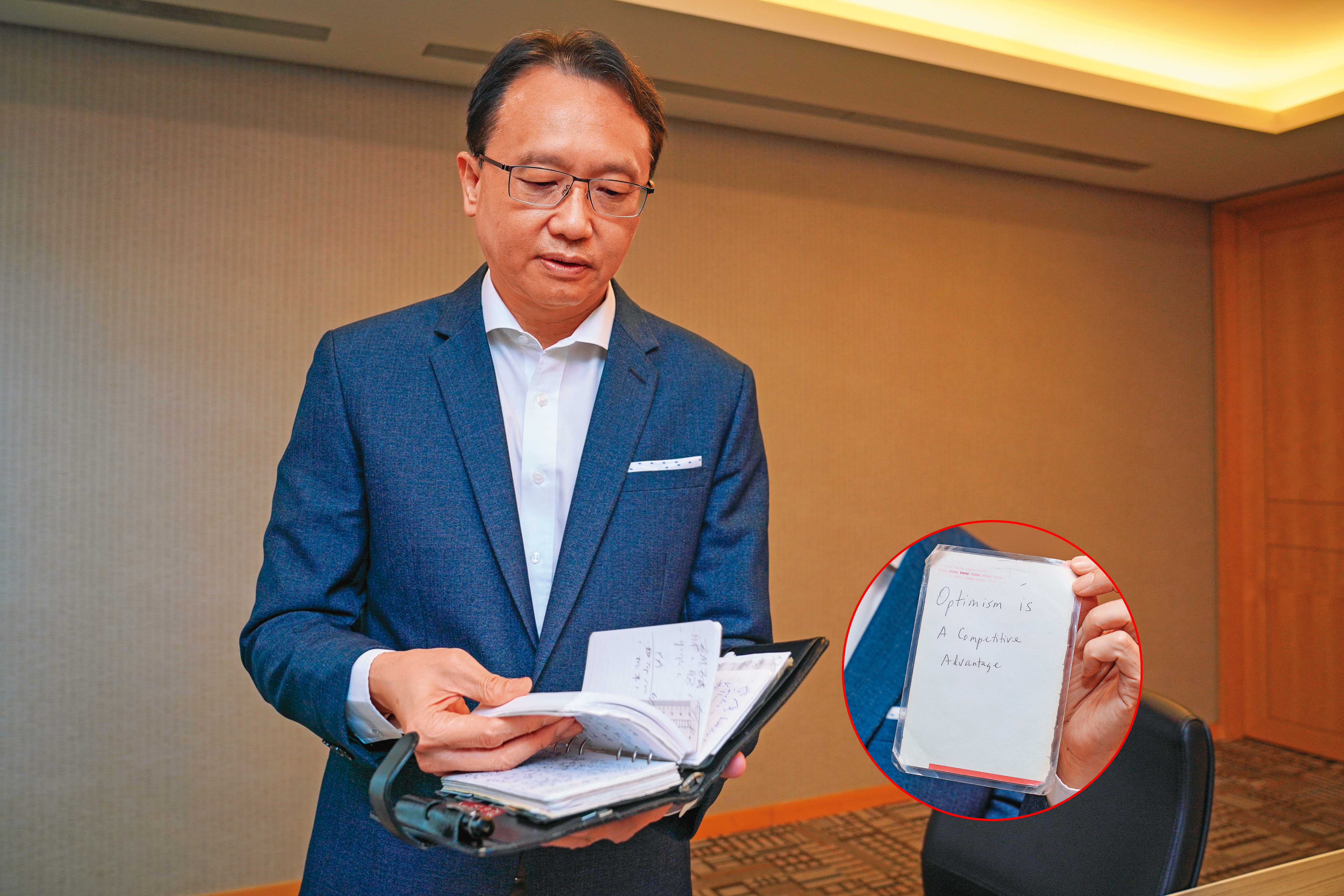 陳俊聖（圖）貼身筆記本記錄工作和信仰，還藏著一張張忠謀勉勵他的紙條。