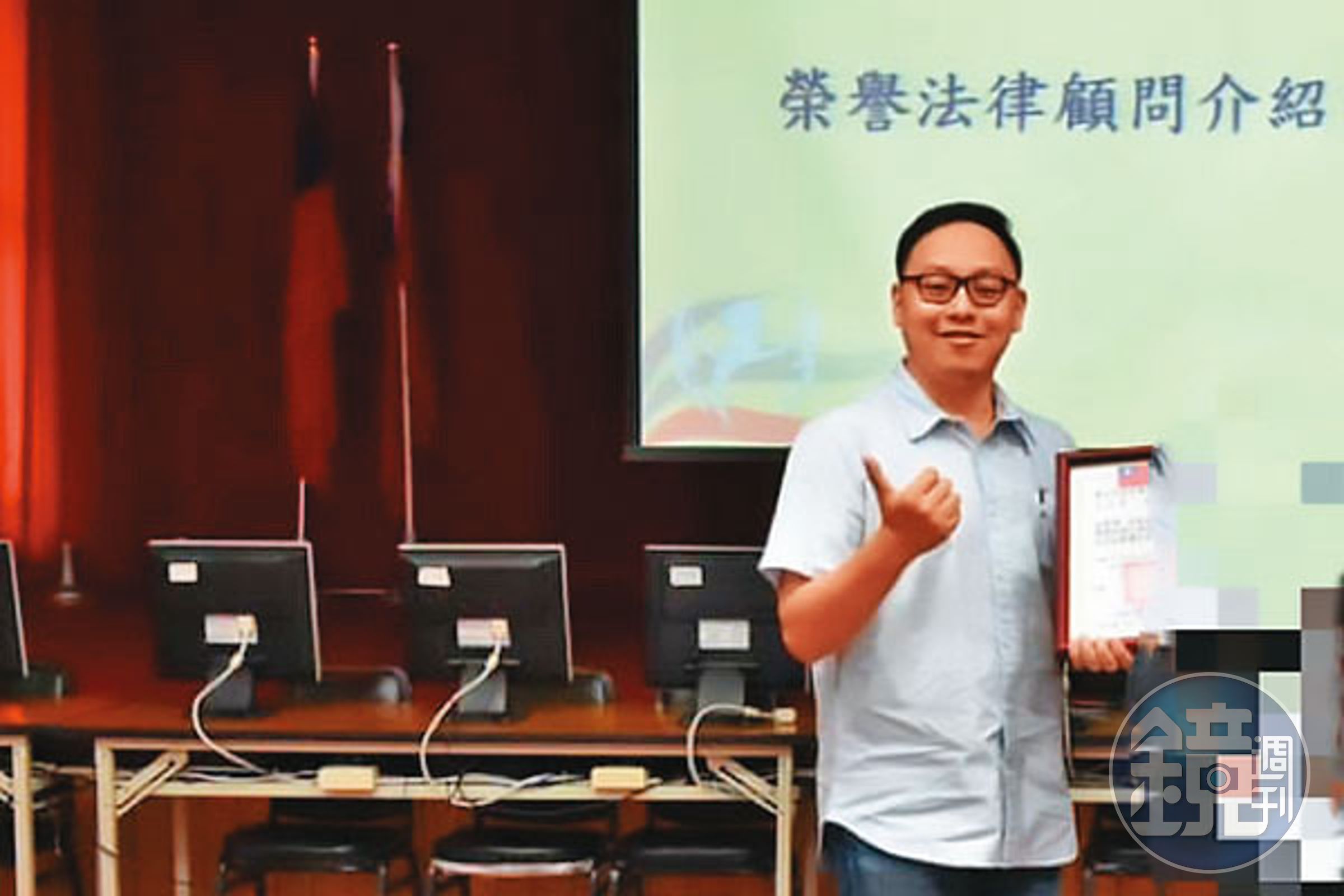 律師陳士綱(圖)協助杜承哲監控成員口供內容及偵辦進度。(翻攝陳男律師事務所臉書)