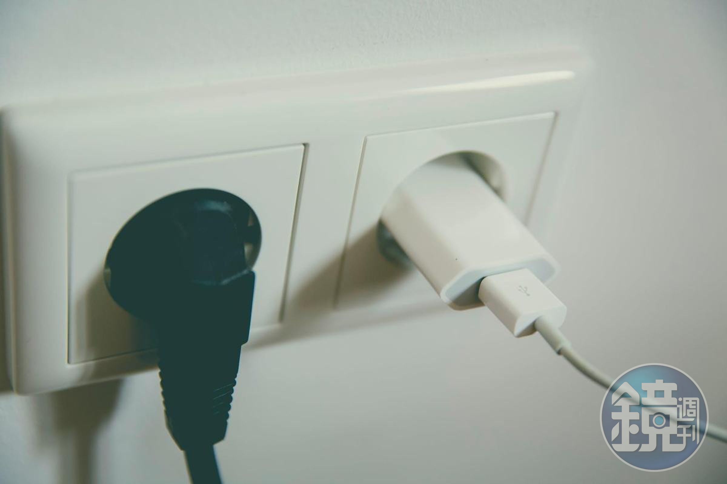 天氣也愈來愈炎熱,家庭用電量跟著提升,電費也就著飆高。(示意圖,pexels)