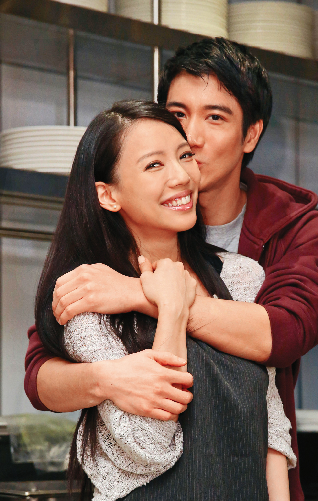 王力宏（右）與李靚蕾（左）結婚時親手做餅乾給媒體，當初在人前演得相當幸福，導致後期上演夫妻互撕更令外界傻眼。