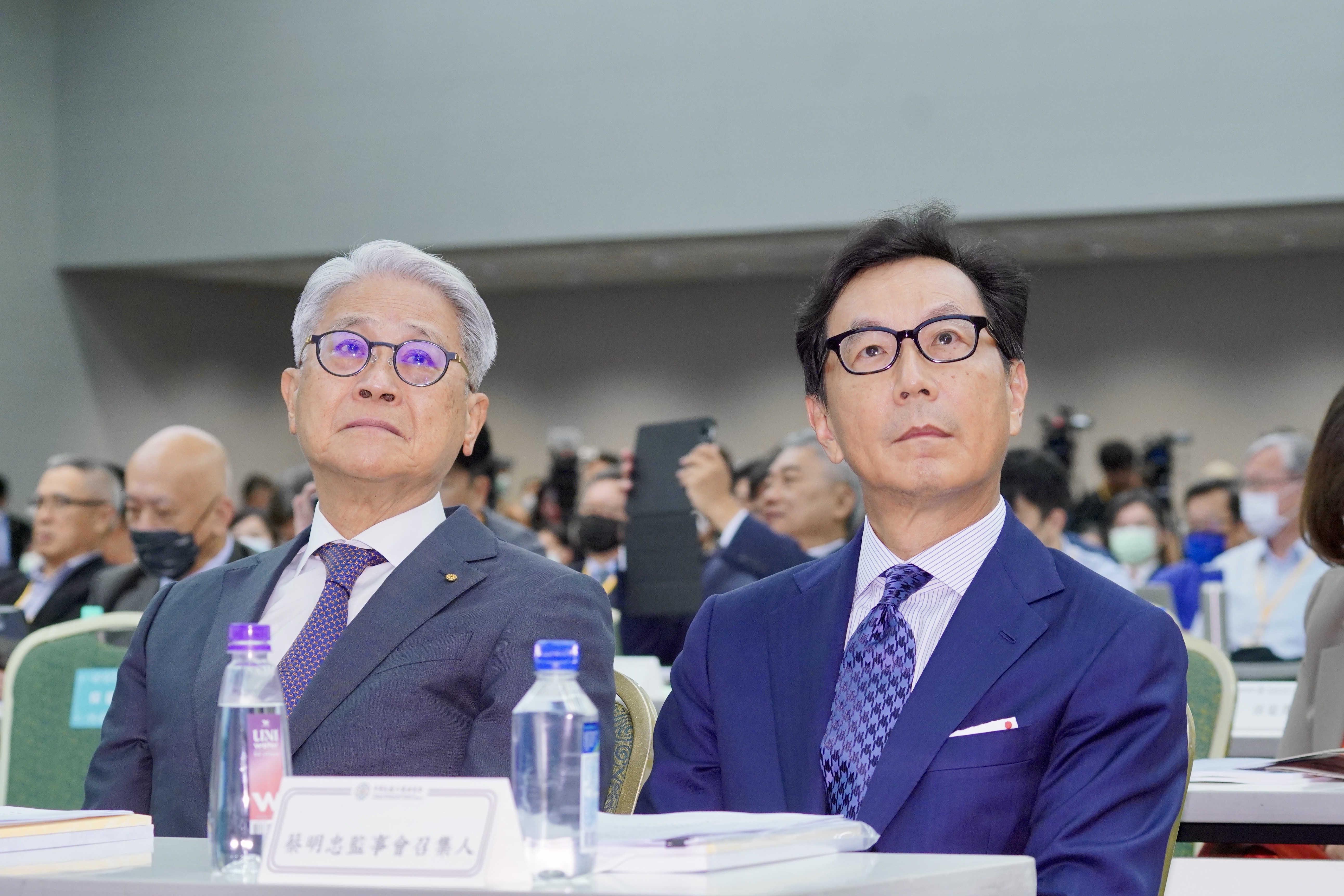 吳東亮（左）今天出席工商協進會會員大會。右為蔡明忠。