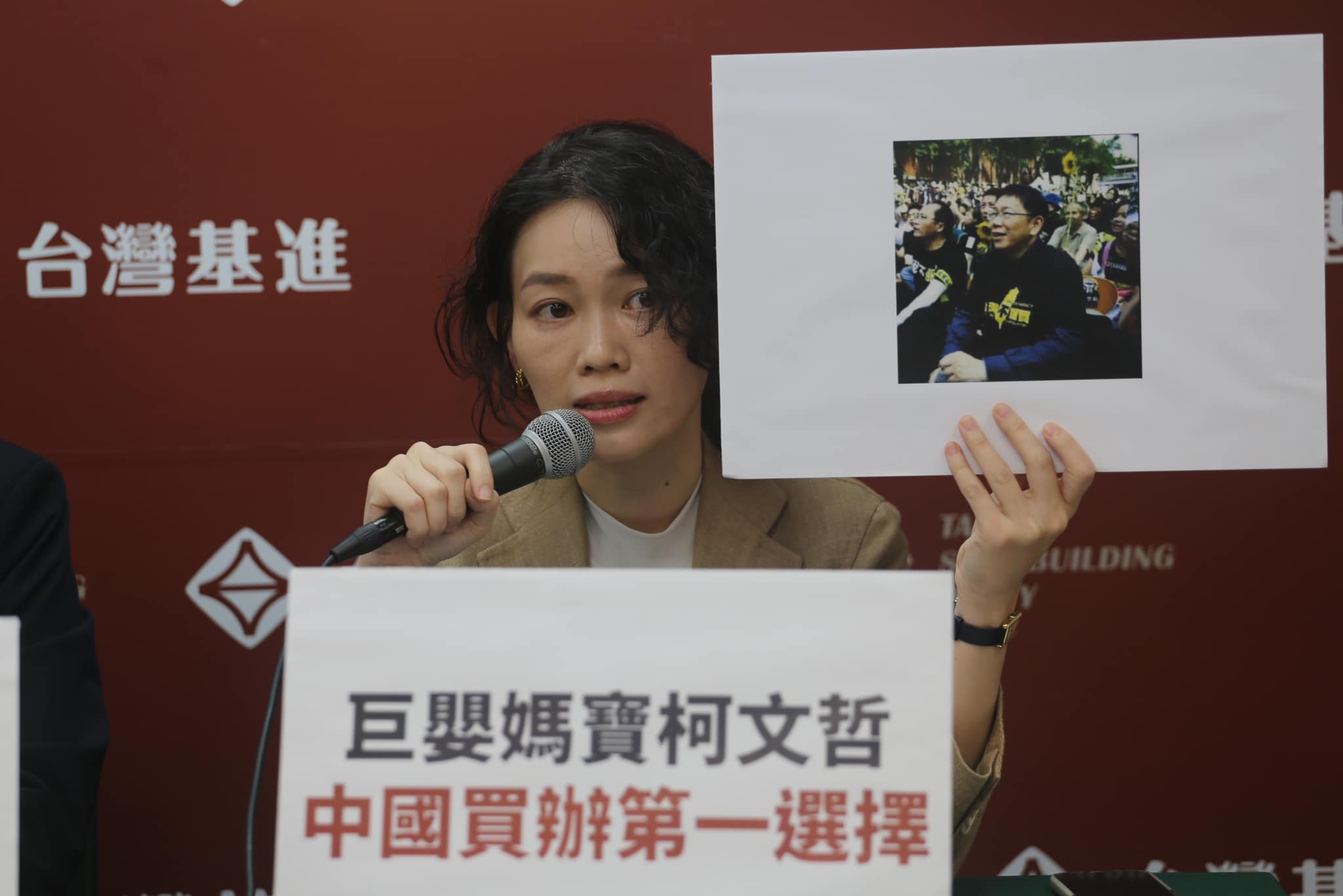 柯文哲日前提出重啟服貿議題，引發外界熱議，上個月吳欣岱就曾對此公開批評柯。（翻攝自吳欣岱臉書）
