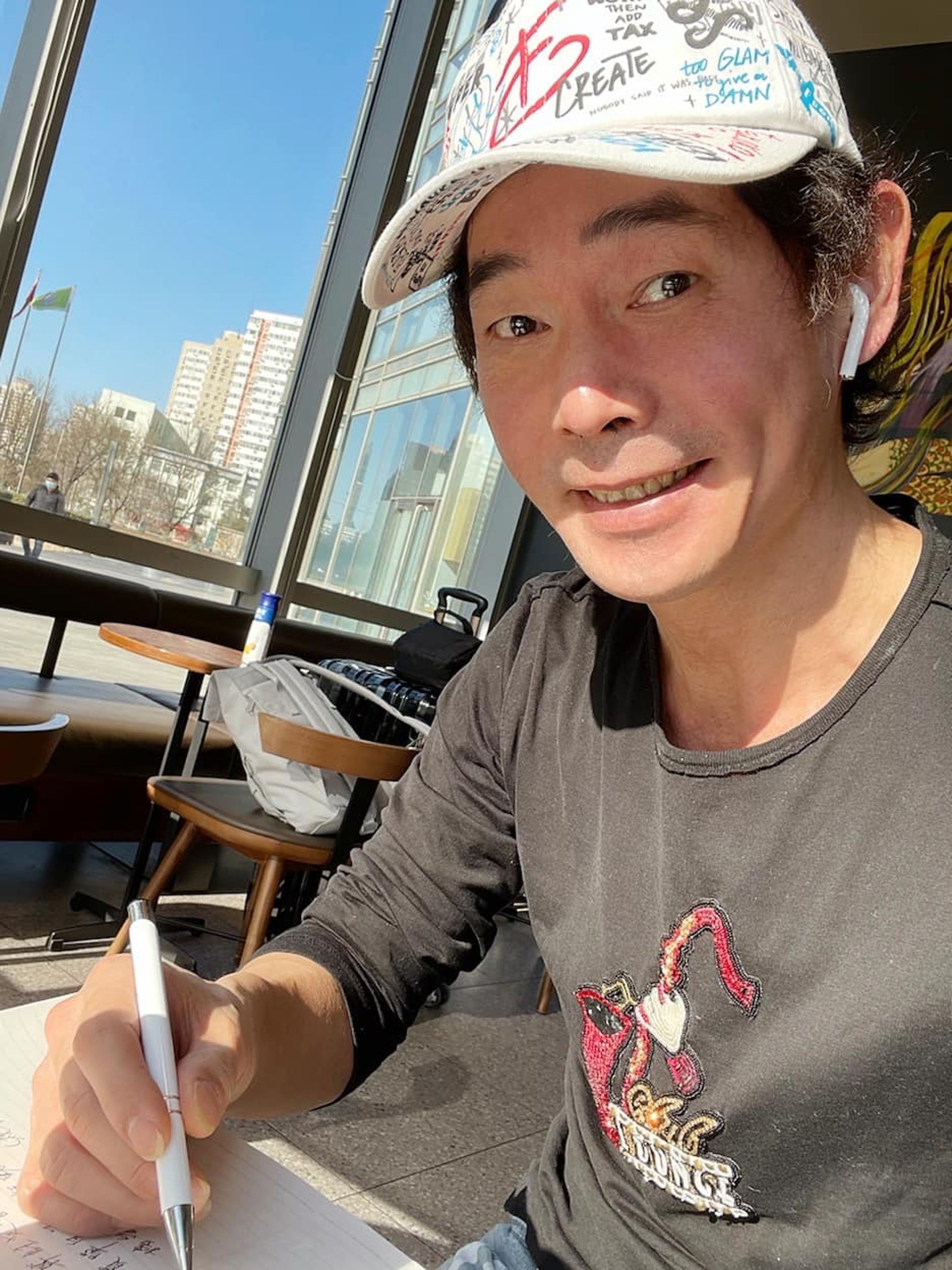 黃品源的〈為什麼你不再愛我〉寫離婚心情,在創作時就有哭。(翻攝自黃品源臉書)