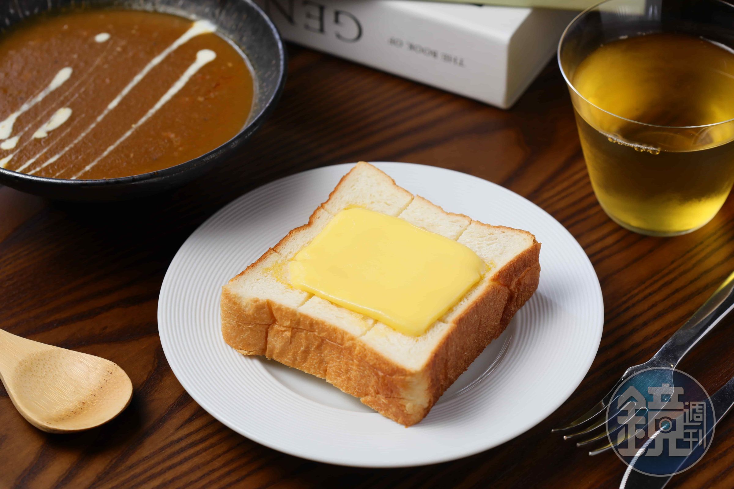 「喫茶店咖哩吐司」選用「小丞事」的土司與Charles的咖哩配方組成和風洋食SET。(120元/份)