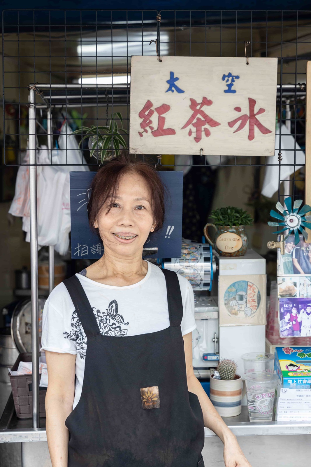 第二代店長陳淑美說，自己從小學時要墊著腳尖才能搆到餐檯就開始在店裡幫忙。