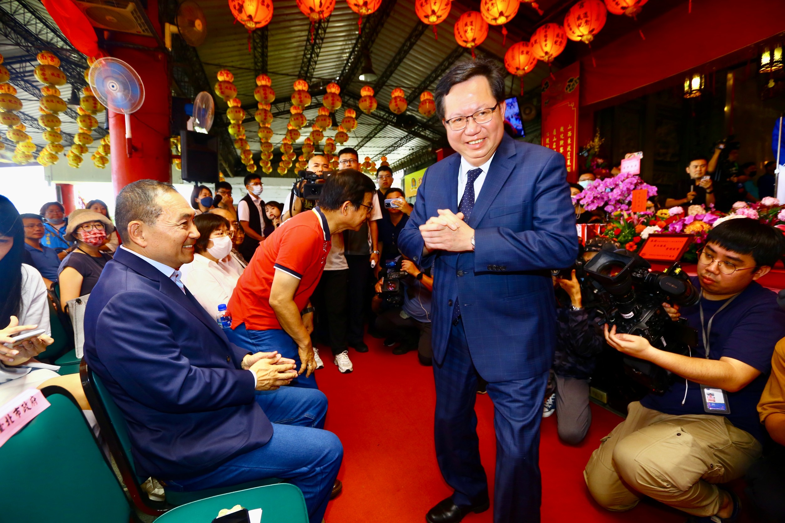 鄭文燦（右）今受蔡英文之託出席指南宮大典，與侯友宜（左）同框。