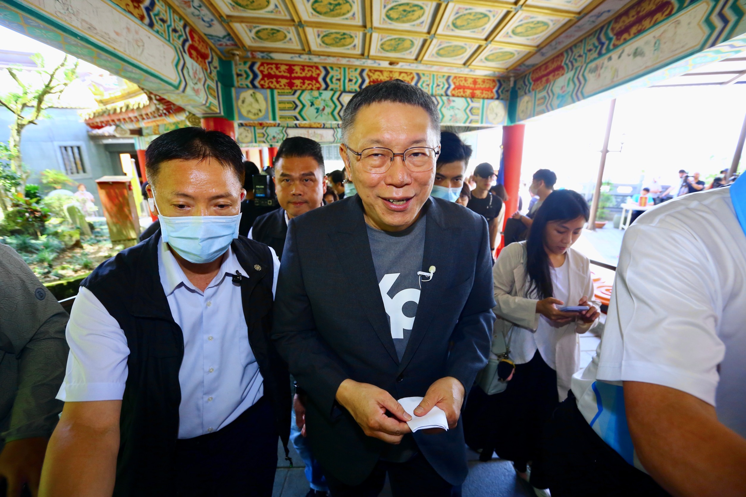 柯文哲抨擊侯友宜改口一事，「國家戰略方向，不是一天、兩天拋個風向測」。