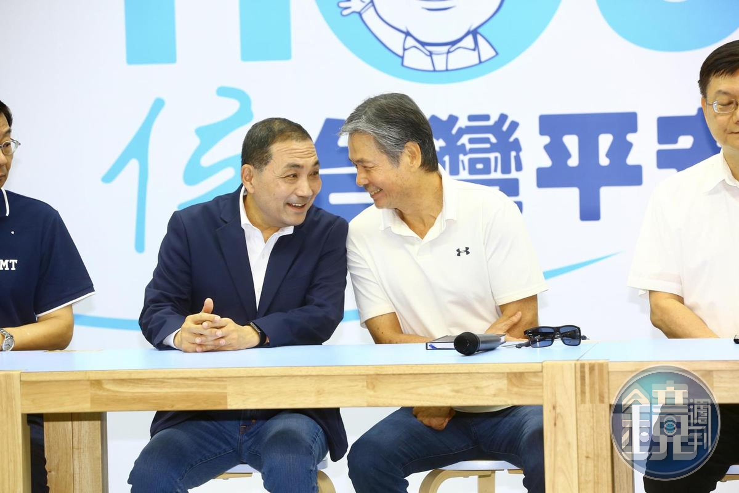侯友宜(左)找金溥聰(右)加入競選團隊。(本刊資料照)