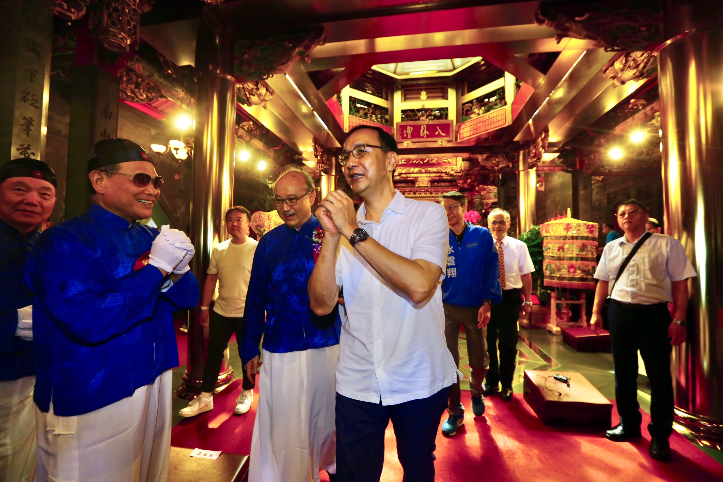 朱立倫被問到中常委醞釀換侯一事，強調絕無可能。