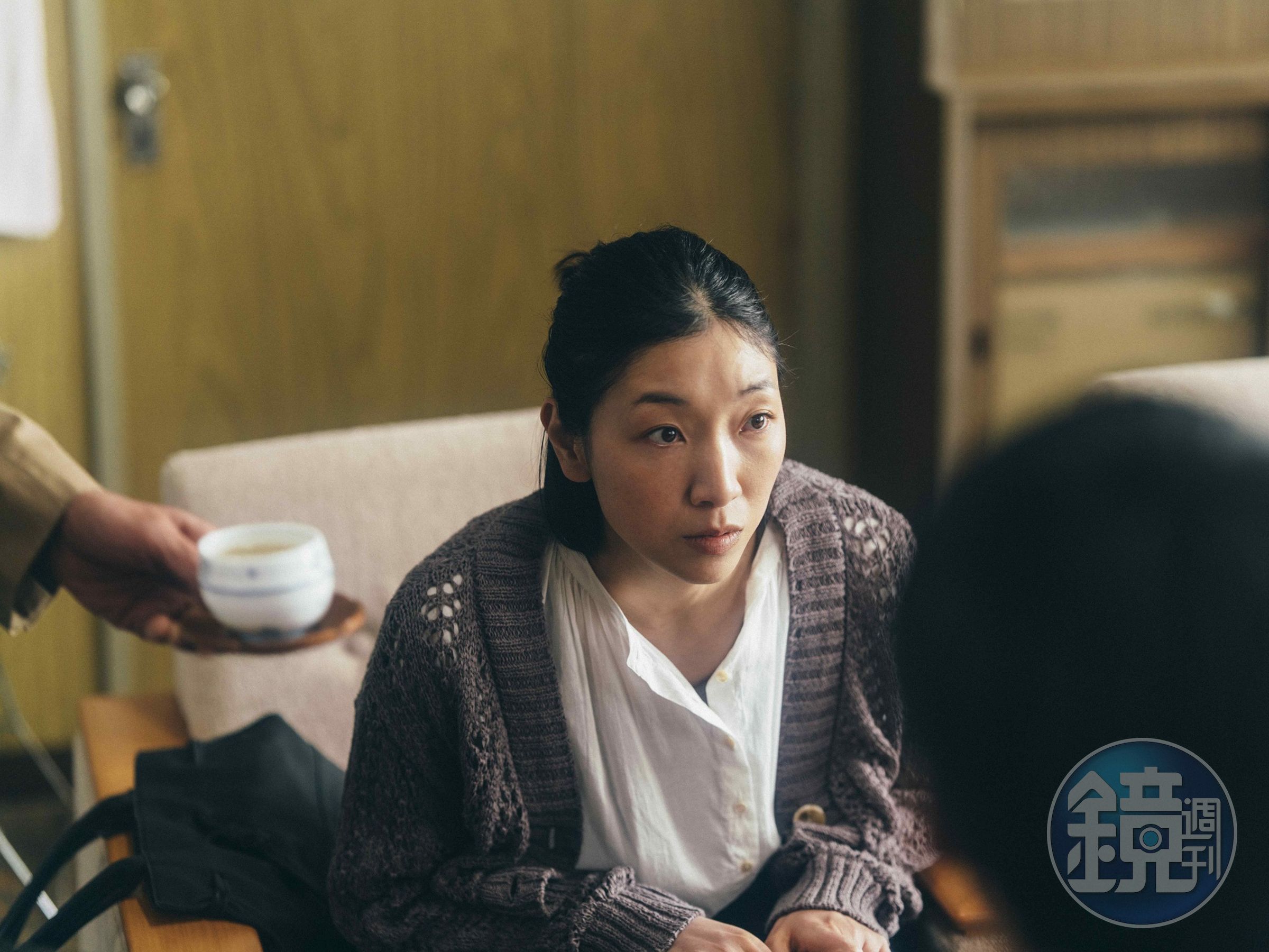 安藤櫻詮釋單親母親，因見到兒子的異狀開始奔走了解在校狀況。（車庫娛樂提供）