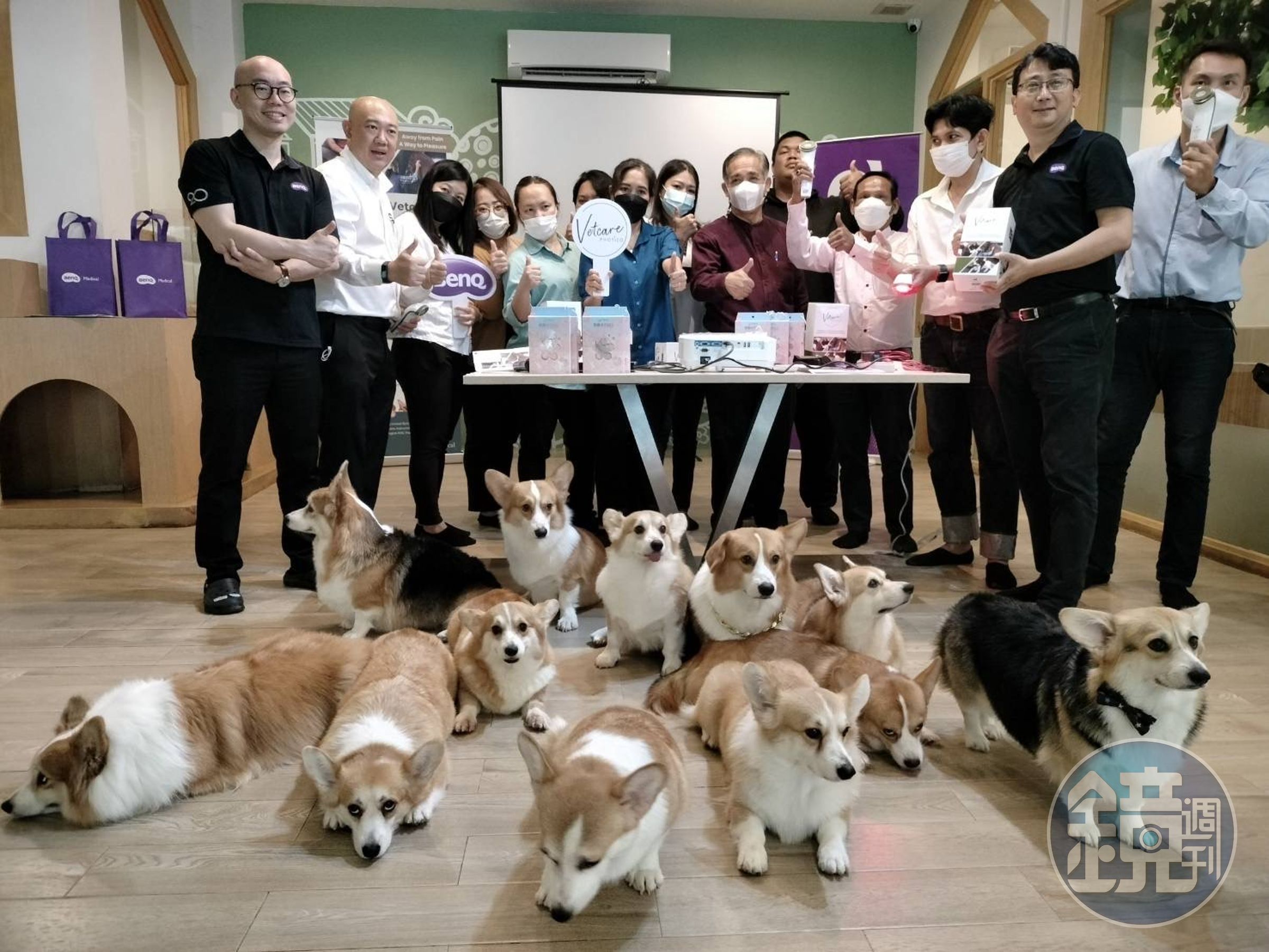 明基佳世達集團旗下的華鋒科技，因看準寵物高齡化趨勢，毛孩家長對於寵物保健觀念抬頭，已舉辦多場寵物保健巡迴講座。（華鋒科技提供）