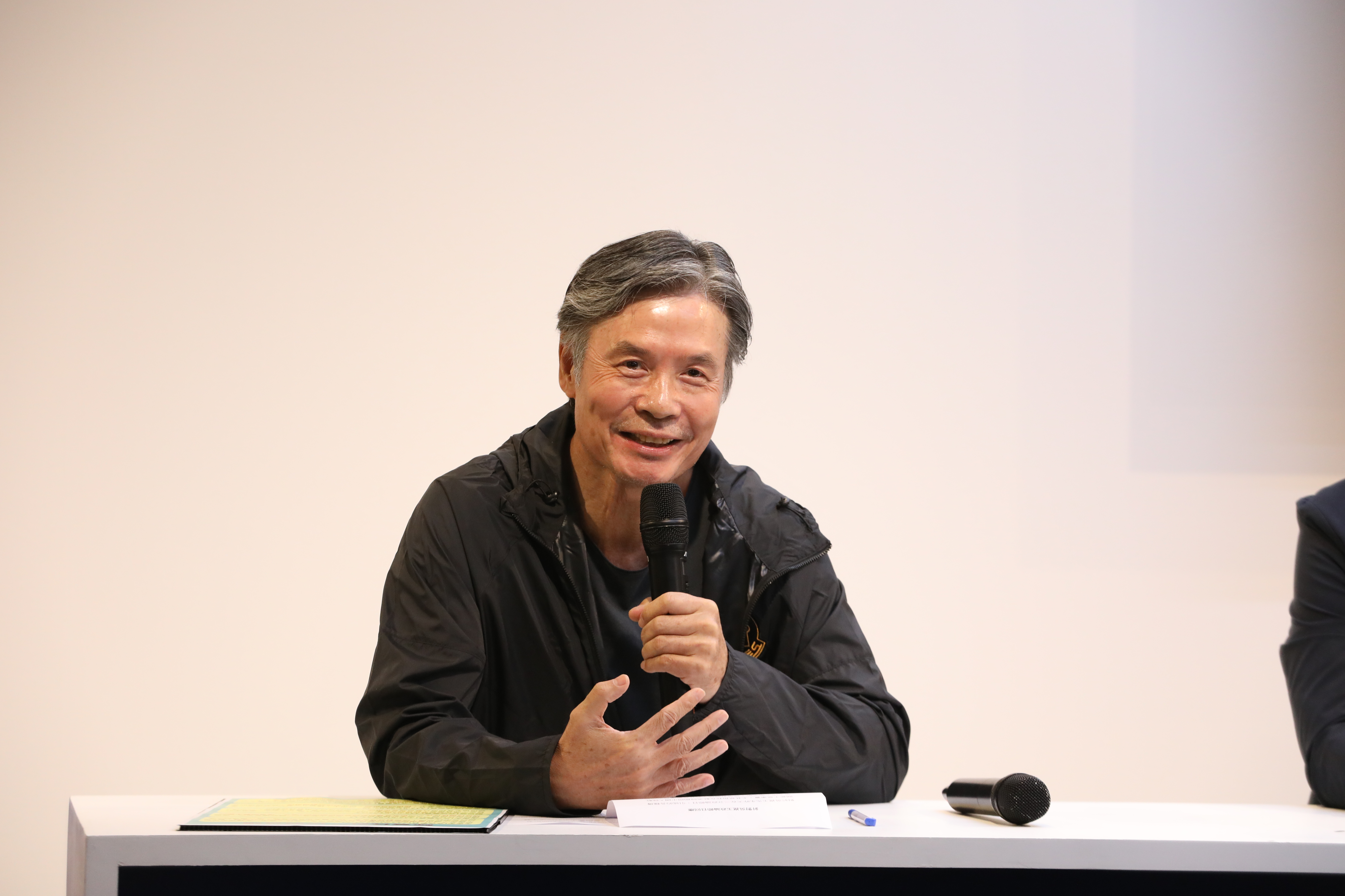 金溥聰爆料，有人開價90萬元，要求民調公司依他們提供的問題來進行，證實民調是可以被操作的。