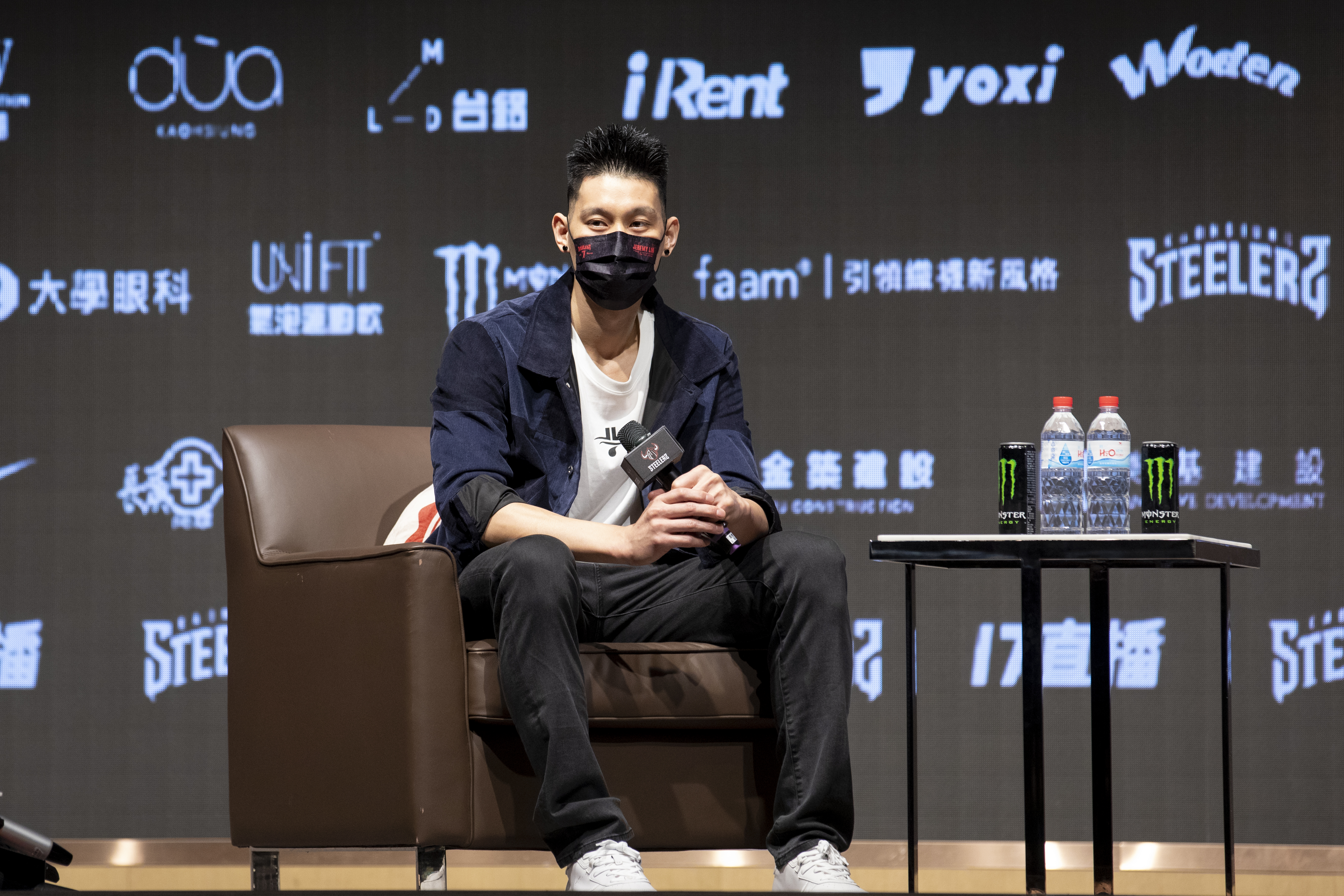 林書豪上季加盟高雄鋼鐵人隊，在台灣也颳起「林來瘋」熱潮。（本刊資料照）