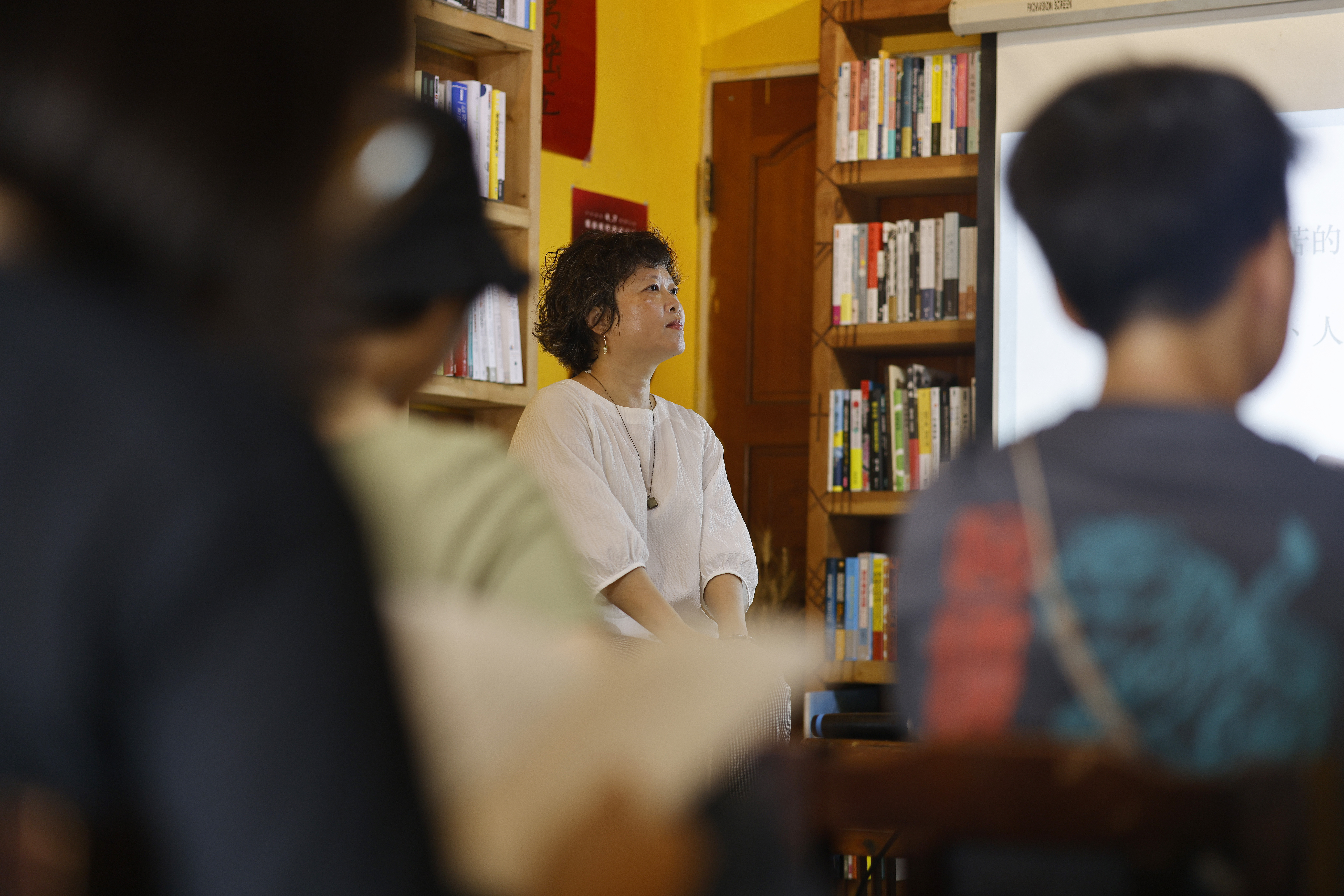 魏明毅在嘉義獨立書店與讀者分享新書及經歷。