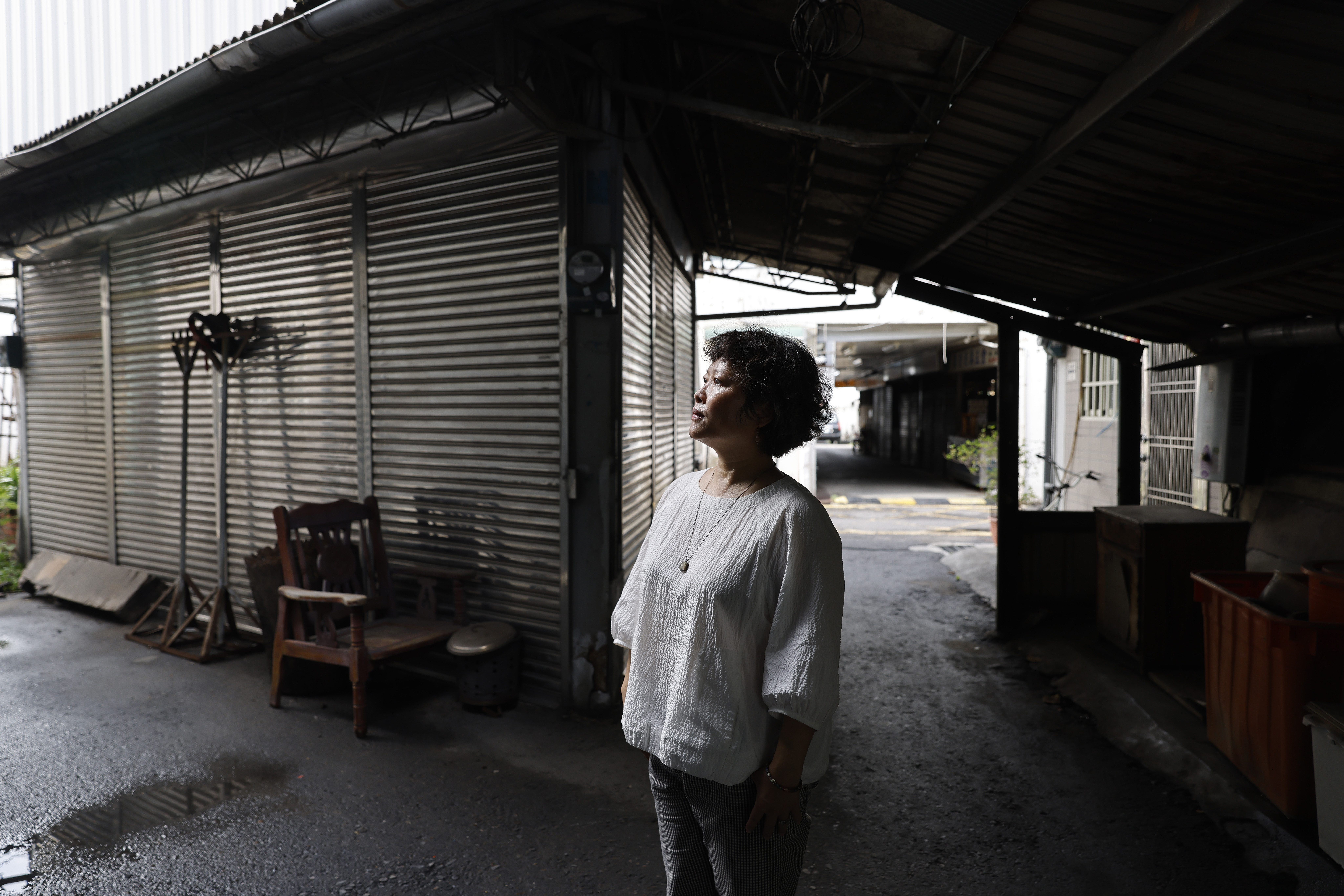 魏明毅工作往來台灣各地，這天她在嘉義市西區接受拍攝。