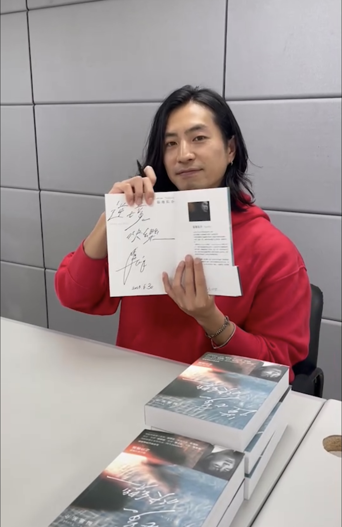 福地祐介在新書裡分享了與林志玲的合作契機，林志玲更與莫子儀、連俞涵、姚愛甯等人推薦了這本書。（凱渥提供）
