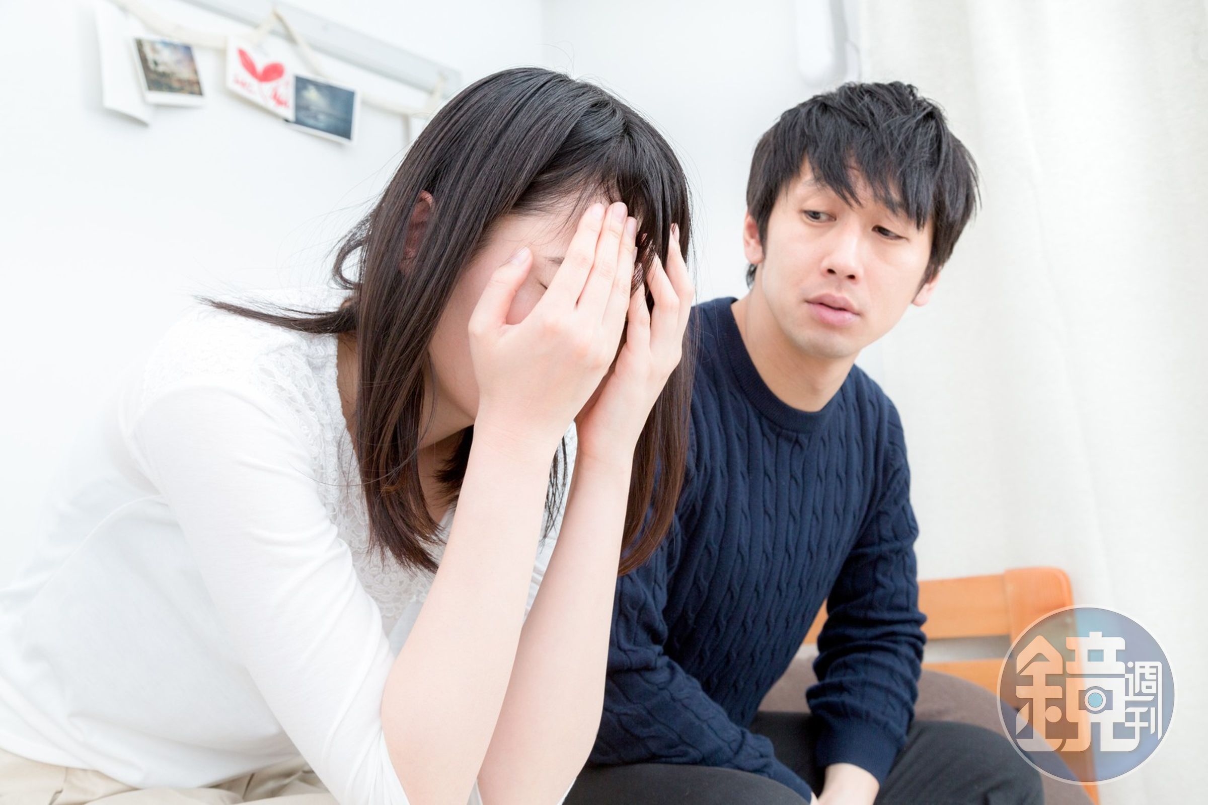 新北一名人妻與公公發生不倫戀，被返家的丈夫撞見兩人在陽台擁吻，人夫憤而要求離婚。（示意圖，Pakutaso）