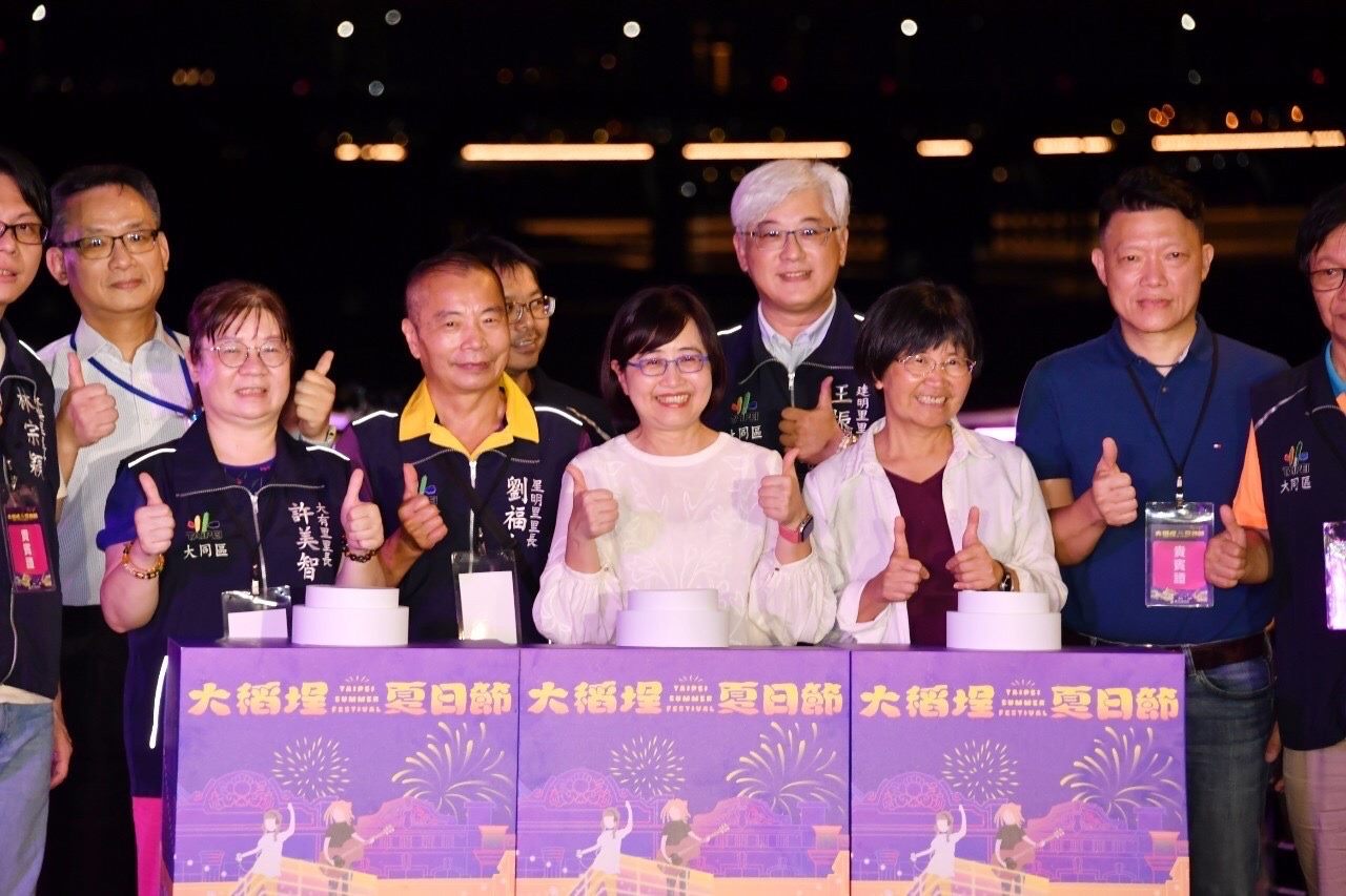 台北市副市長林奕華5日晚間,出席2023大稻埕夏日節首場煙火秀活動。(北市府提供)